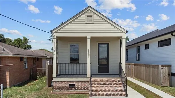 $1,950 | 5807 Royal Street, New Orleans, LA 70117
