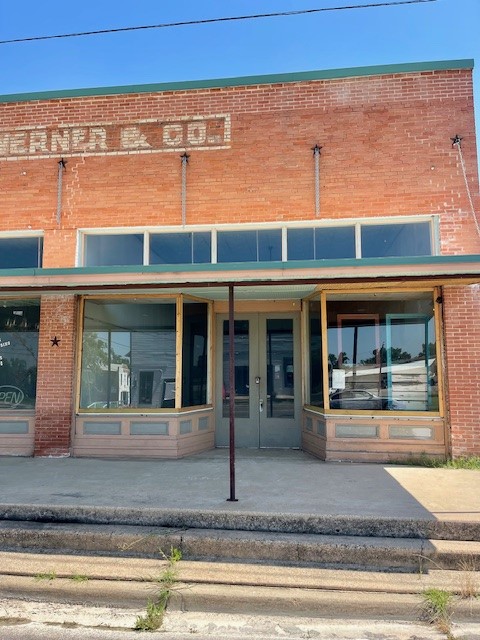 412 West Batte Street, Unit B Cameron, TX 76520 - Photo 3 of 15