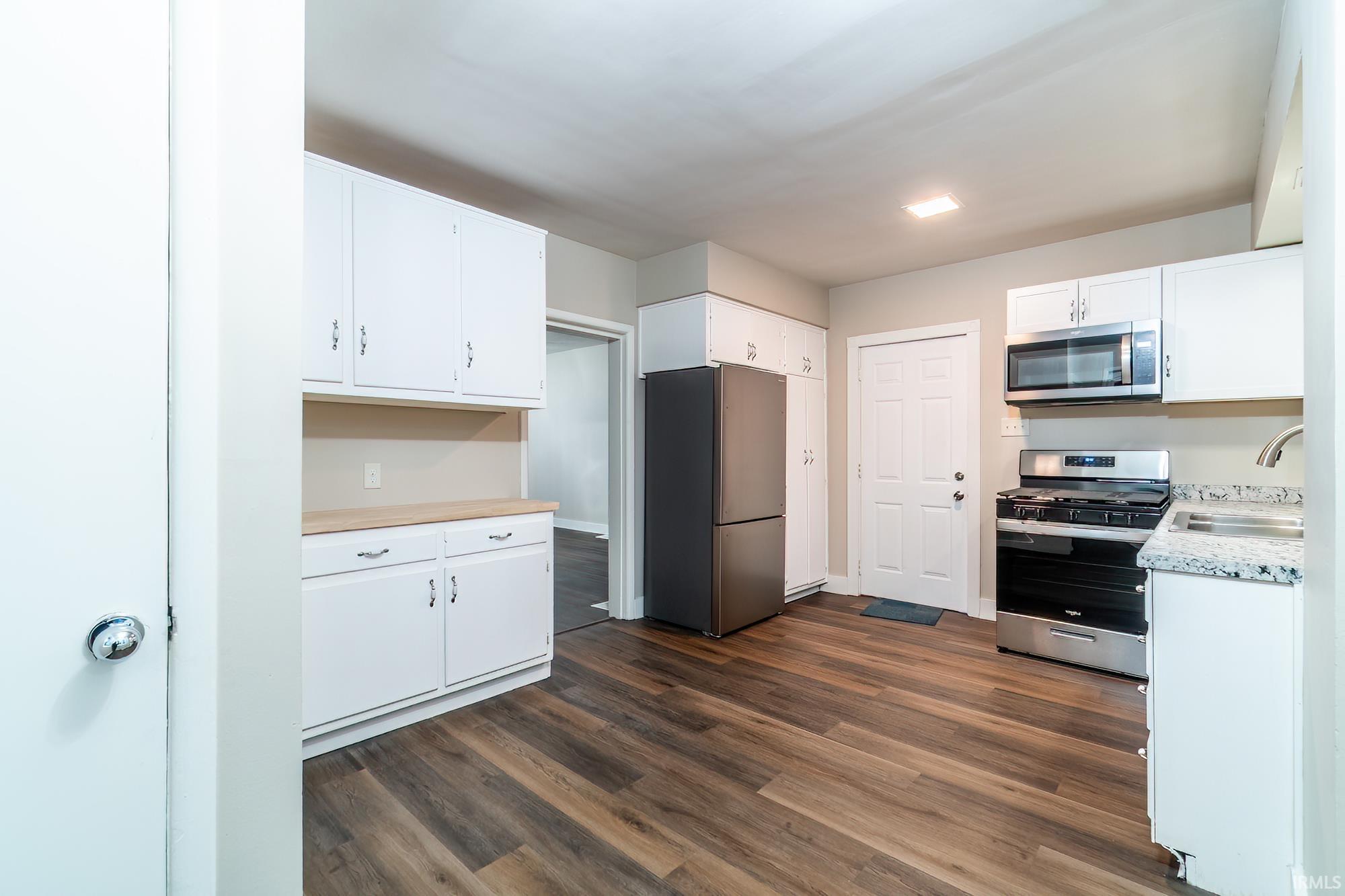 1405 Oneida Street Fort Wayne, IN 46805 - Photo 4 of 21