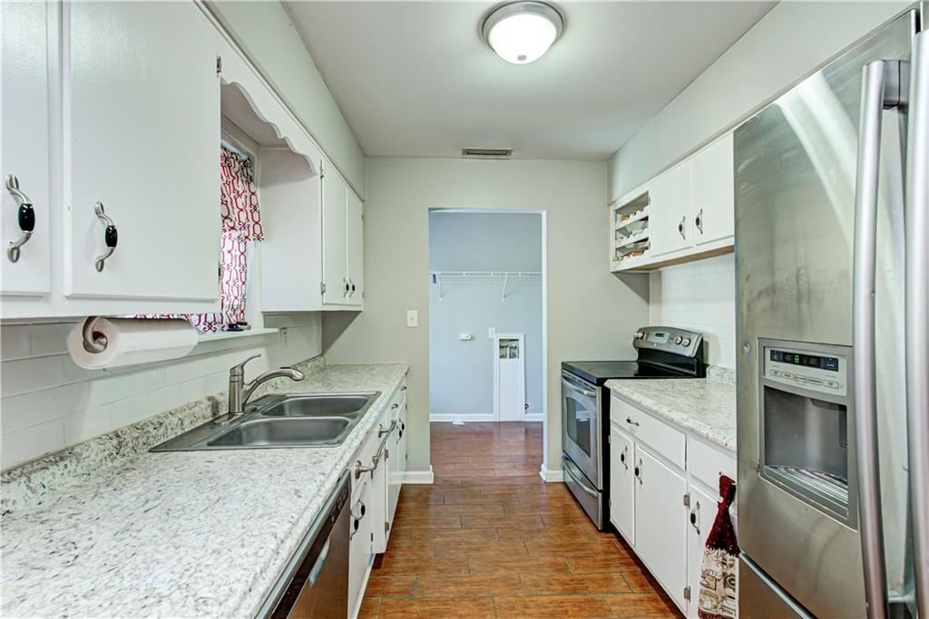 916 Burbank Road Indianapolis, IN 46219 - Photo 17 of 45 Gallery Image 17