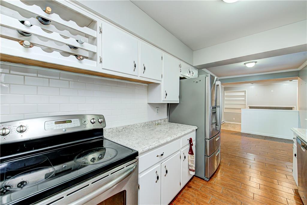 916 Burbank Road Indianapolis, IN 46219 - Photo 18 of 45 Gallery Image 18