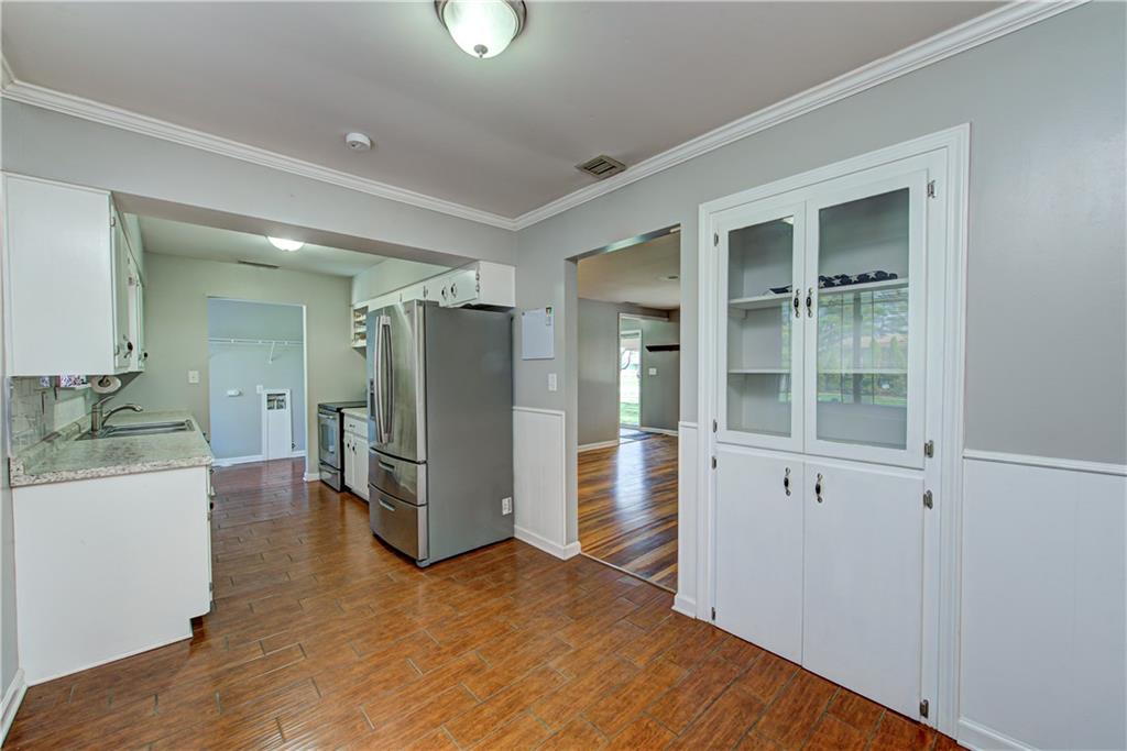 916 Burbank Road Indianapolis, IN 46219 - Photo 20 of 45 Gallery Image 20