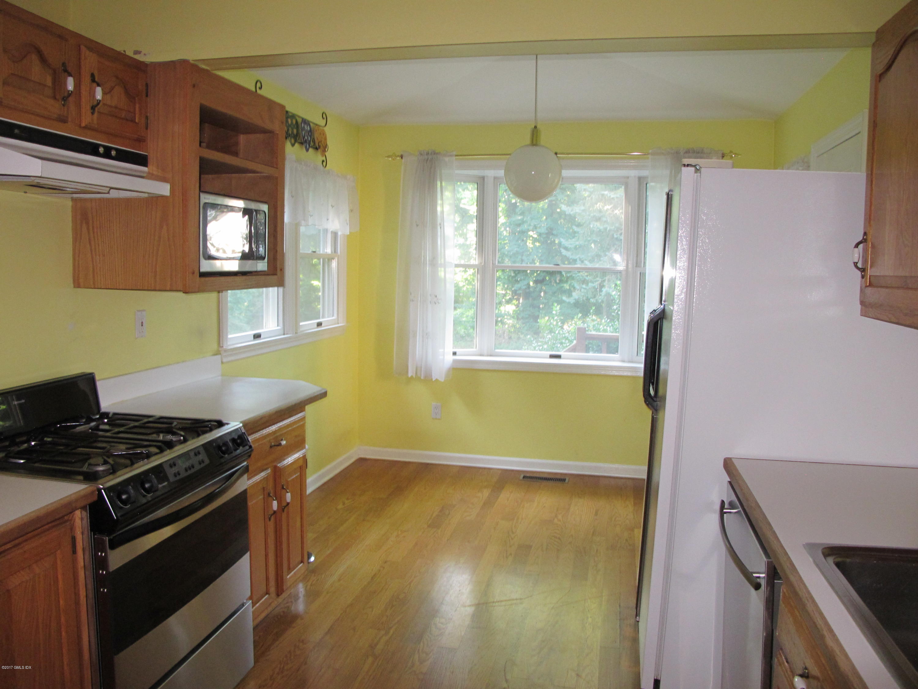 31 Pleasant Street Riverside, CT 06878 - Photo 11 of 21 IMG_2259
