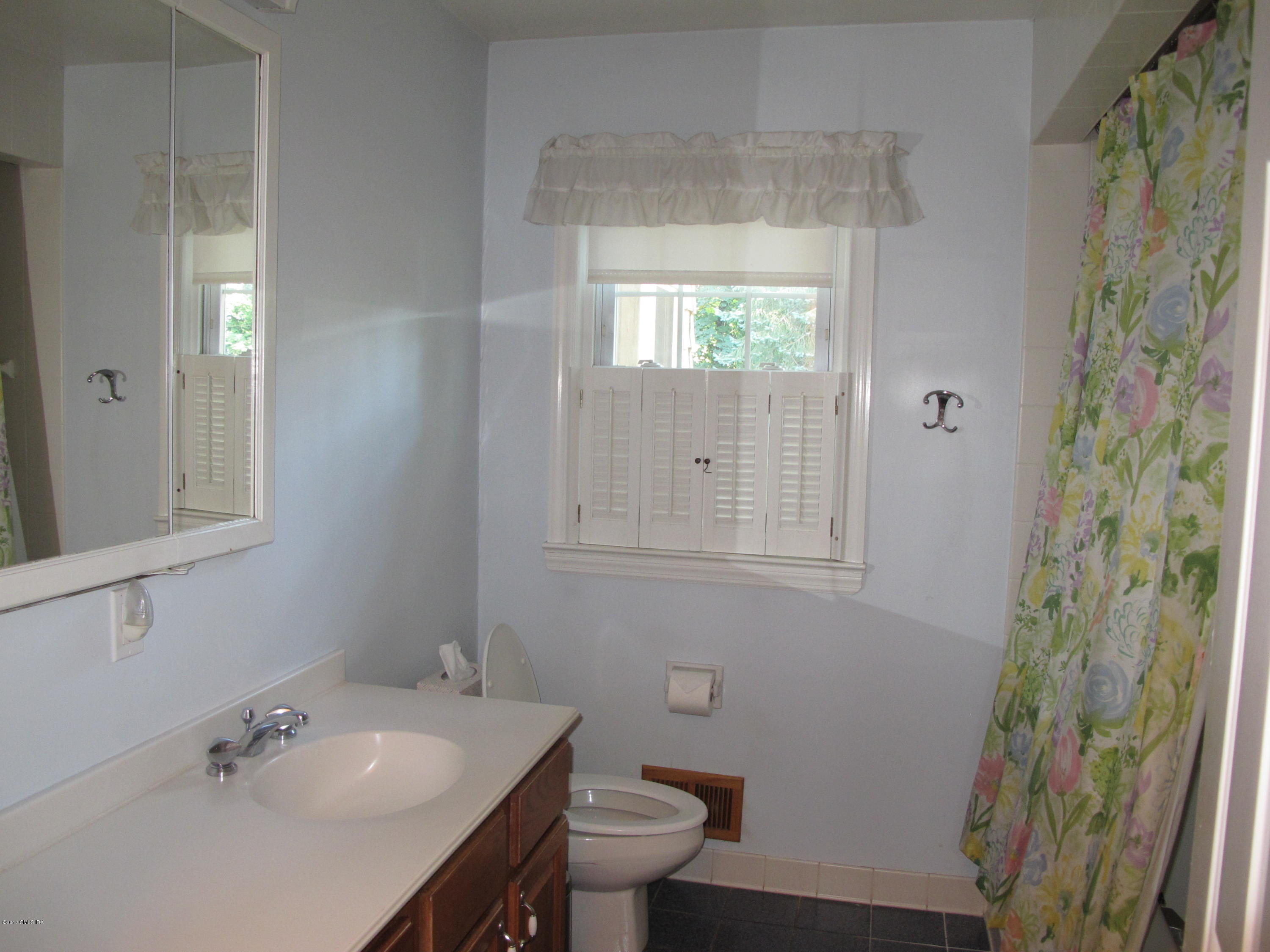 31 Pleasant Street Riverside, CT 06878 - Photo 17 of 21 IMG_2265