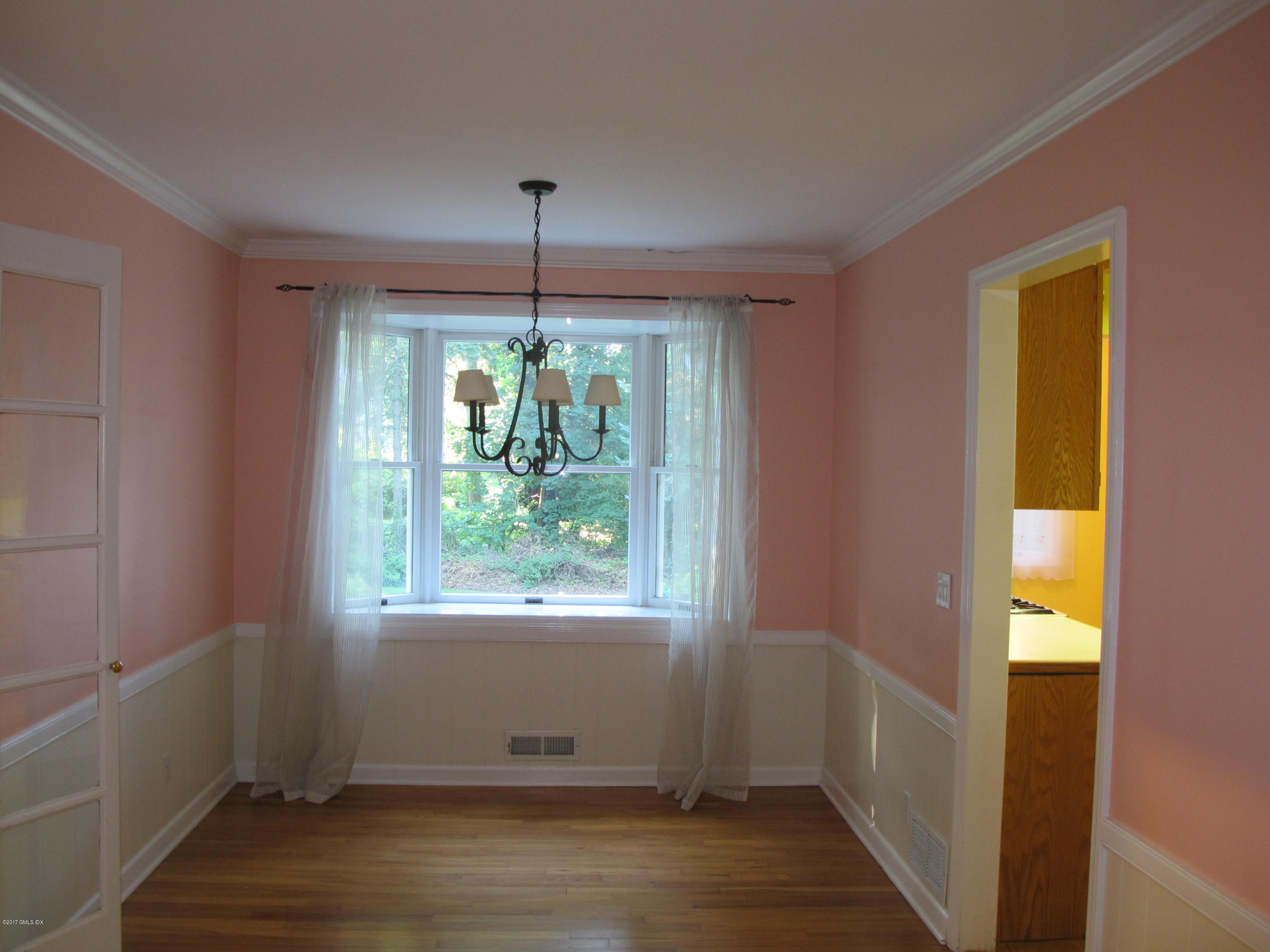 31 Pleasant Street Riverside, CT 06878 - Photo 10 of 21 IMG_2252