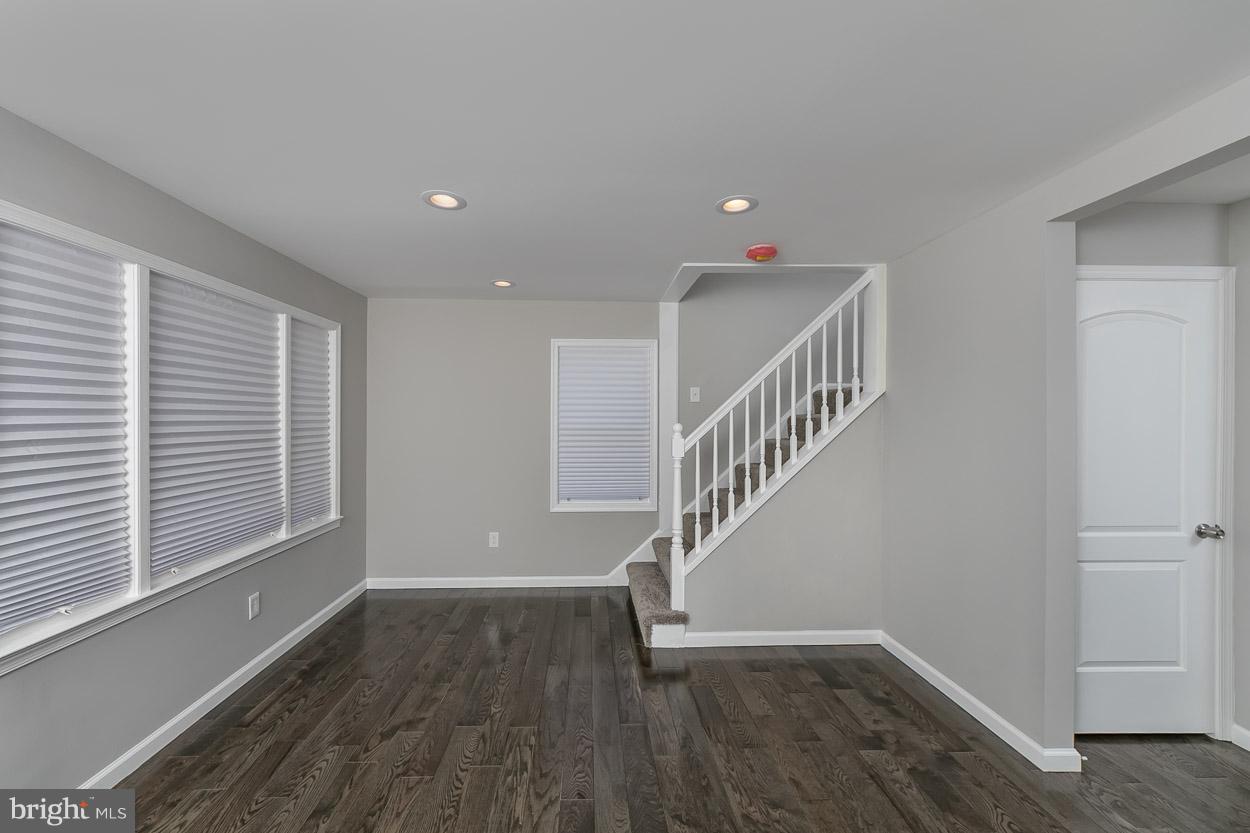 3503 Ellen Road Baltimore, MD 21244 - Photo 5 of 30 Living Room