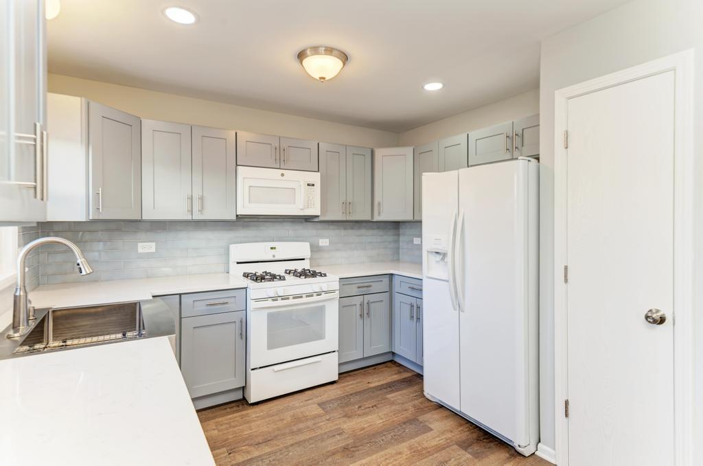 381 Pearson Circle Naperville, IL 60563 - Photo 5 of 43 a kitchen with a stove a refrigerator and a sink