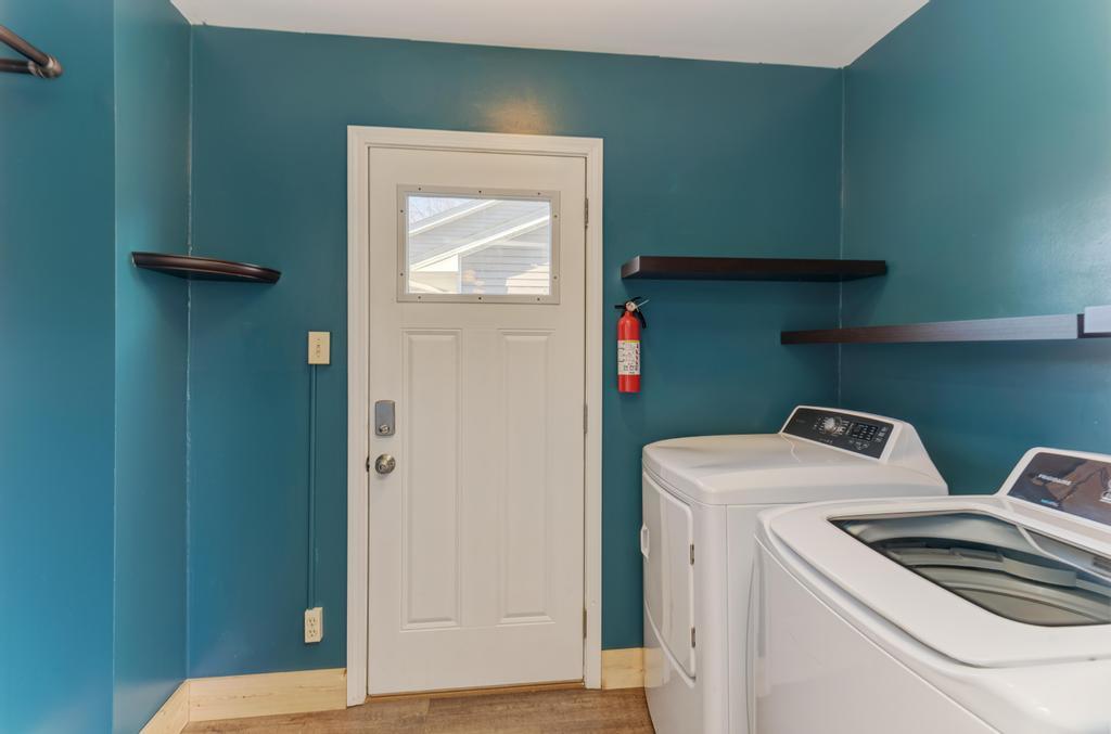 381 Pearson Circle Naperville, IL 60563 - Photo 8 of 43 a utility room with dryer and washer