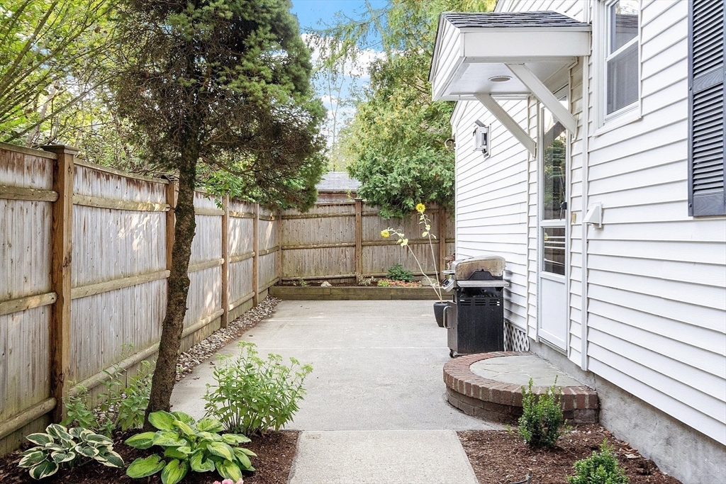 14 Clark Road Andover, MA 01810 - Photo 5 of 38 Gallery Image 5