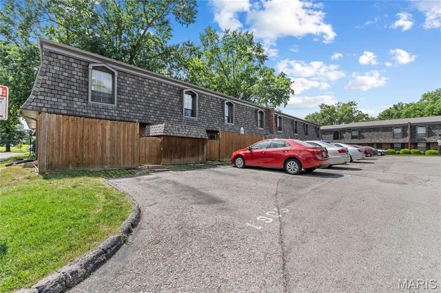 $163,500 | 1905 Mansard Drive, St. Louis, MO 63125