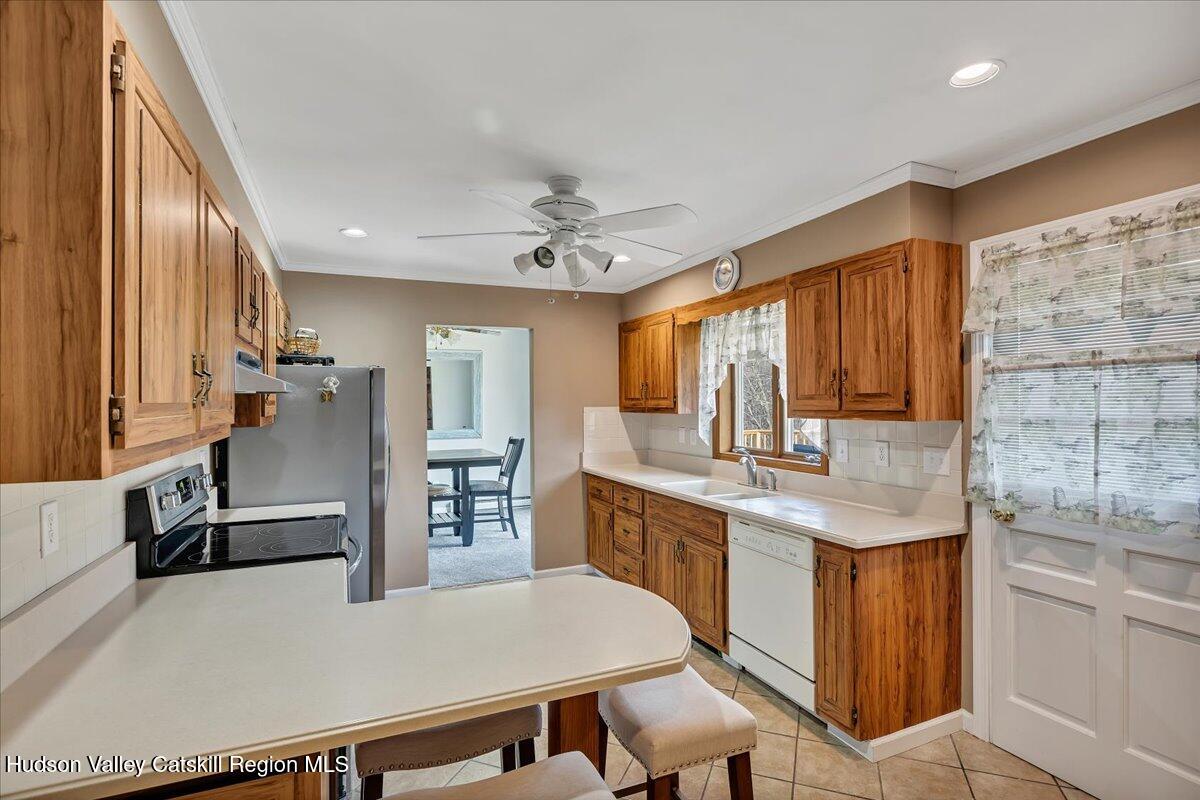 28 Hennett Road Valatie, NY 12184 - Photo 6 of 32 Kitchen