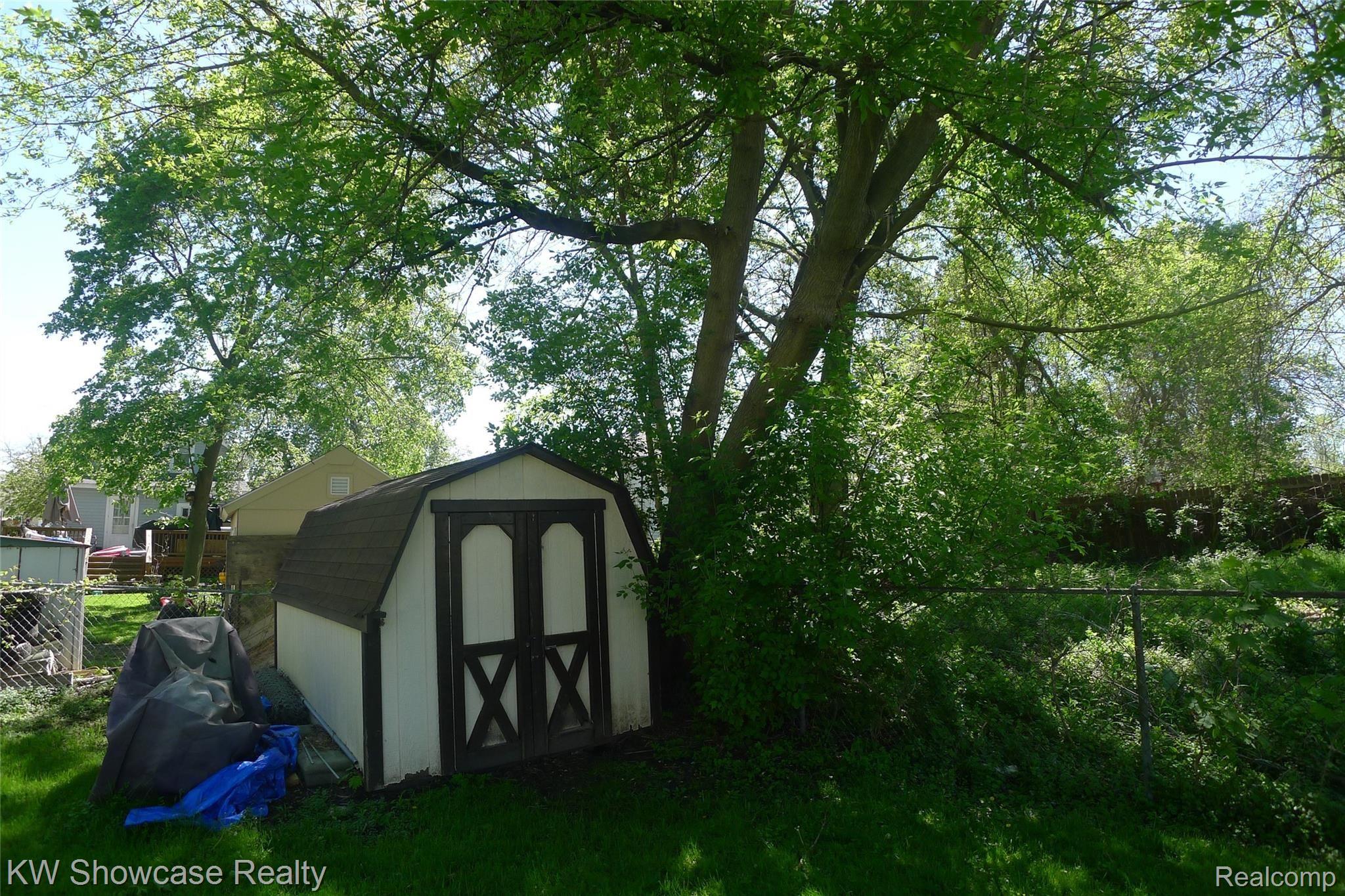129 Ruth Avenue Pontiac, MI 48341 - Photo 34 of 36 Garden Shed.