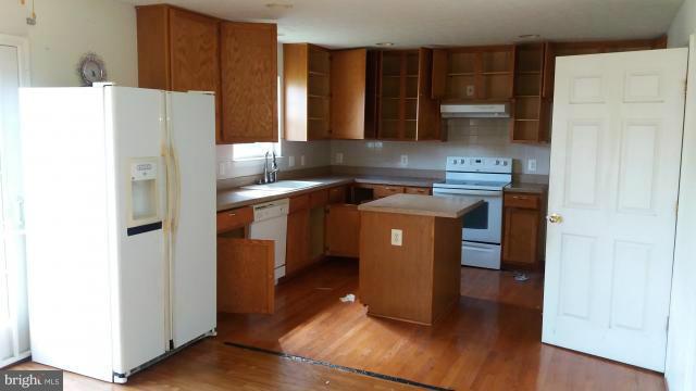 4609 Riddle Drive Baltimore, MD 21236 - Photo 6 of 8 Kitchen