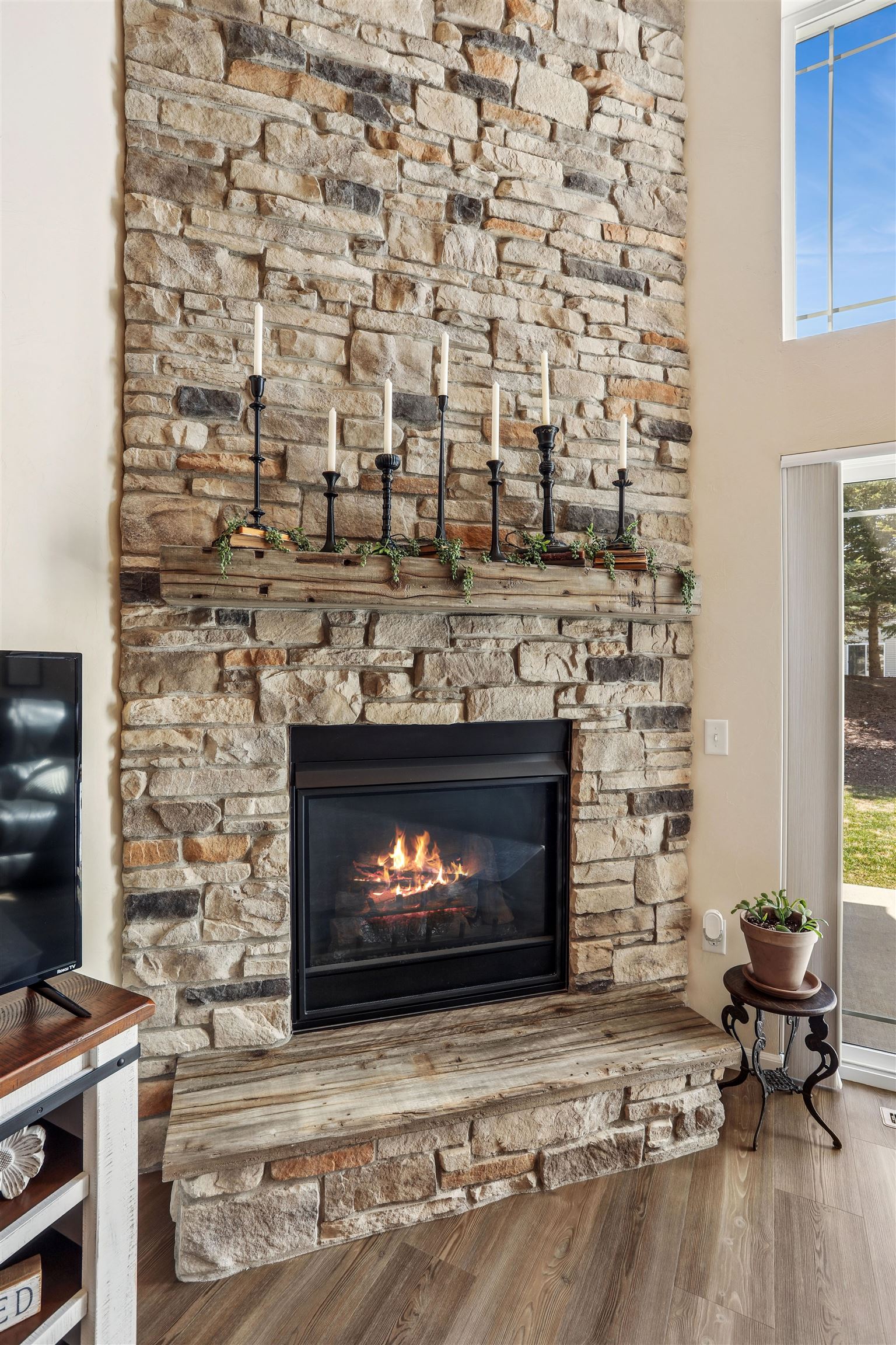 2723 River Lane Two Rivers, WI 54241 - Photo 7 of 28