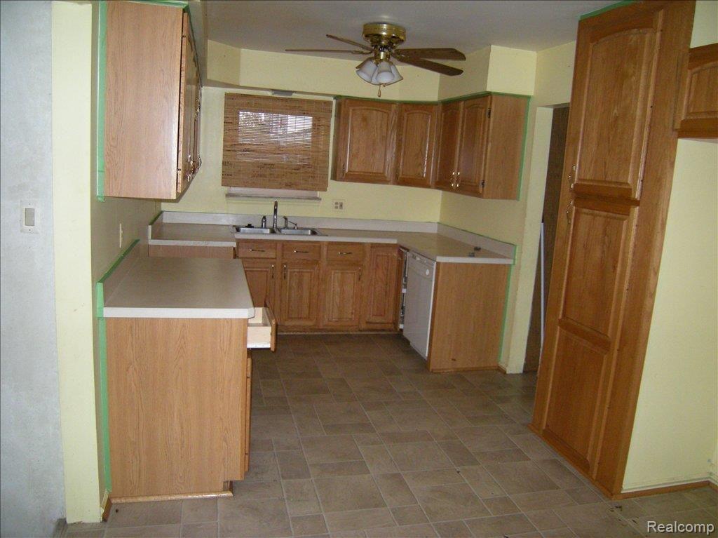 3137 Menge Avenue Warren, MI 48091 - Photo 11 of 12 DSCN9648