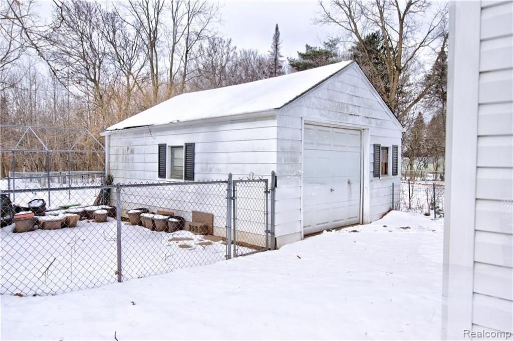 6107 East River Road Flushing, MI 48433 - Photo 19 of 23