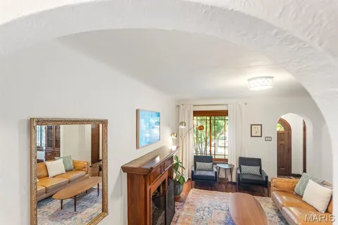 $385,000 | 6125 Marwinette Avenue, St. Louis, MO 63116
