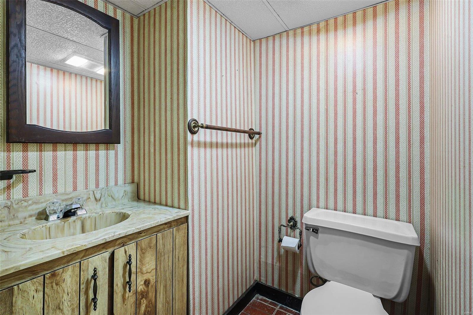 9717 Sappington Road St. Louis, MO 63128 - Photo 32 of 38