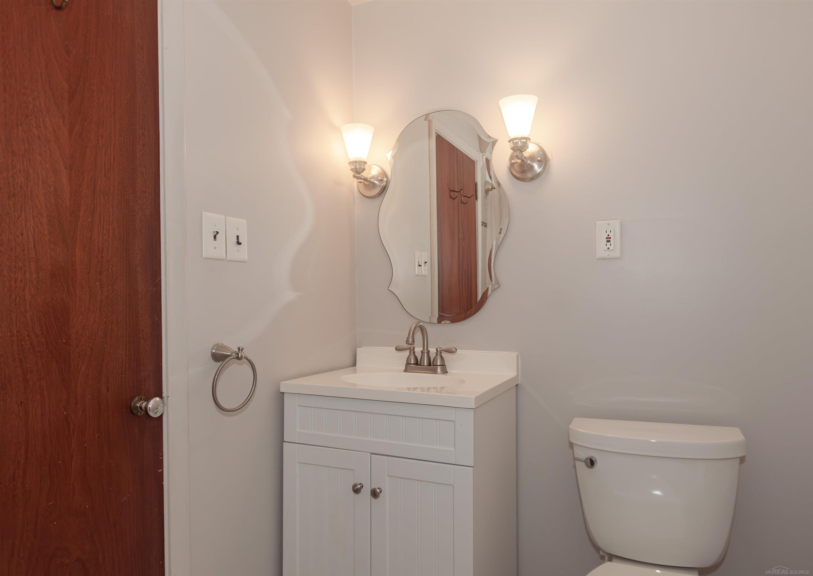 55 Roslyn Road Grosse Pointe, MI 48236 - Photo 33 of 50 50149466-b4b130e2-561d-4af3-a7d4-d2b3d672af52.JPG