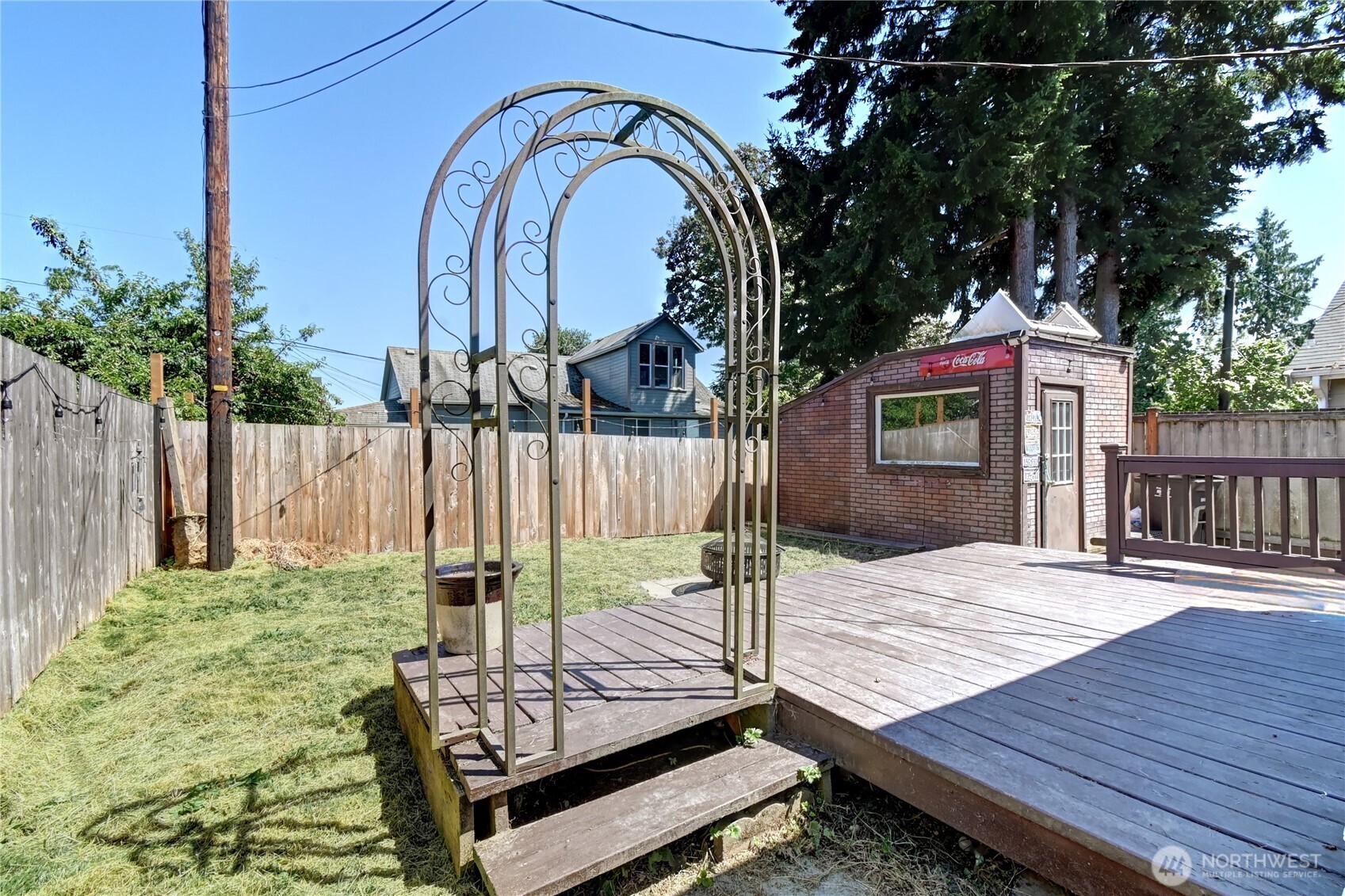 2327 Harrison Avenue Everett, WA 98201 - Photo 19 of 21 a front view of a house with garden