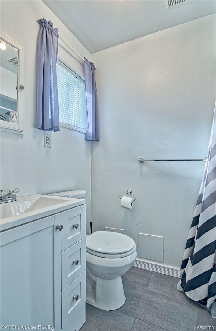 2224 South Commerce Road Walled Lake, MI 48390 - Photo 27 of 33 2224SCommerce-21.jpg