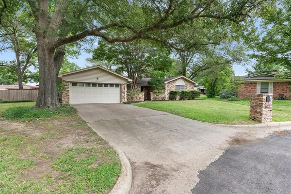 $2,100 | 105 Wisteria Court, Terrell, TX 75160