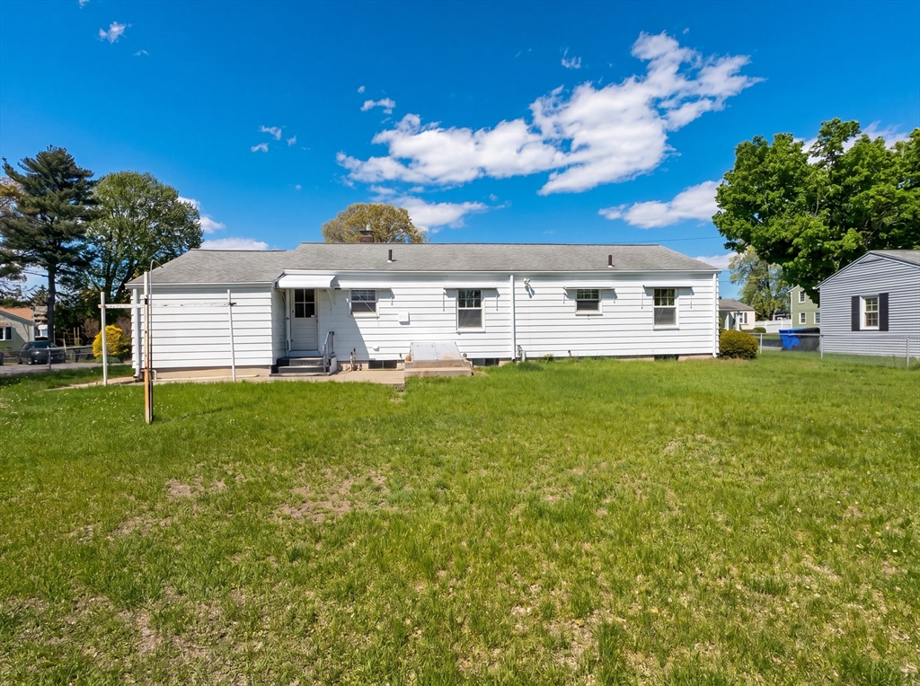 41 Hicks Street Chicopee, MA 01020 - Photo 5 of 15