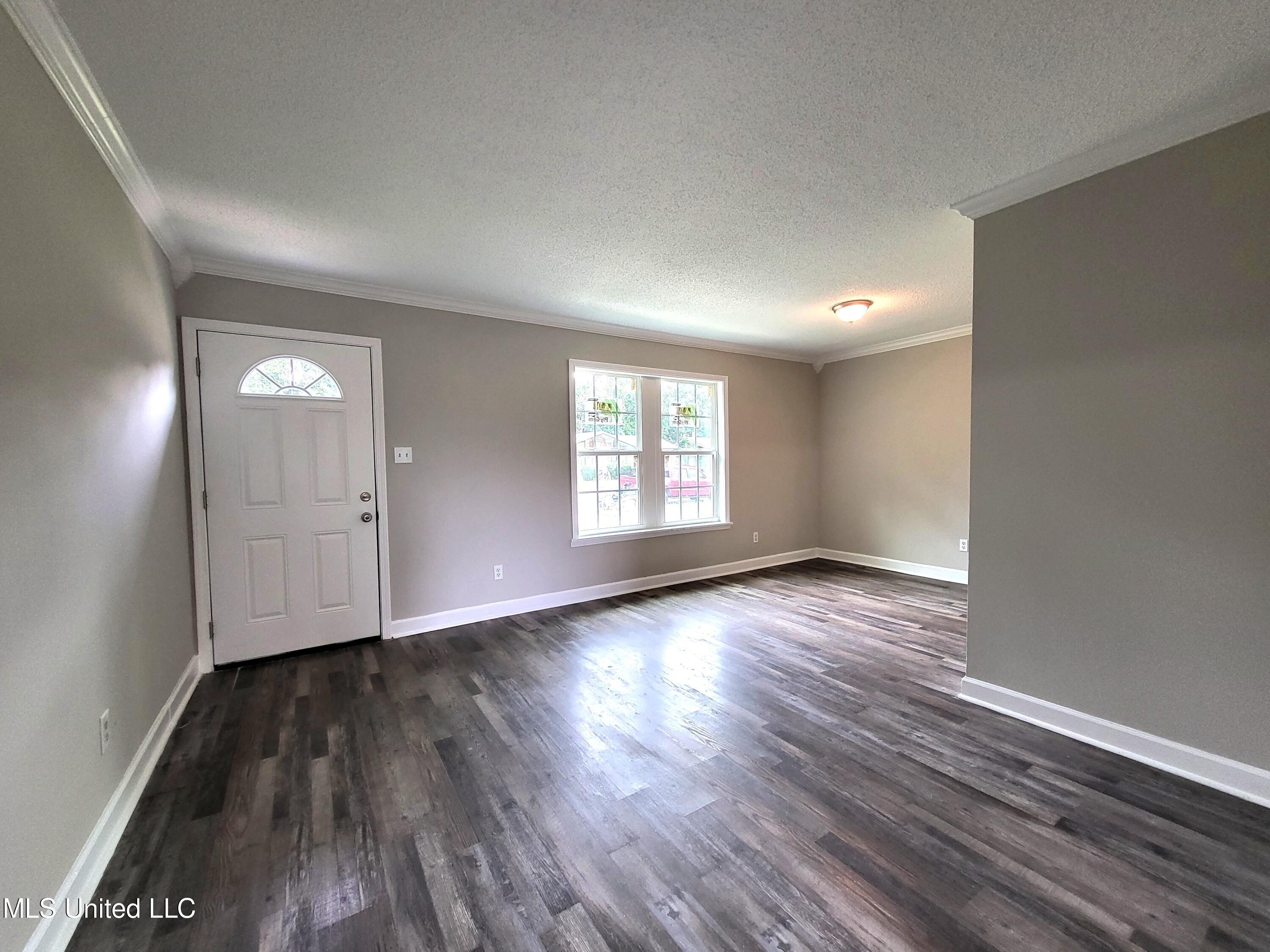 104 Ralph Drive Gulfport, MS 39503 - Photo 2 of 22 20220906_093926