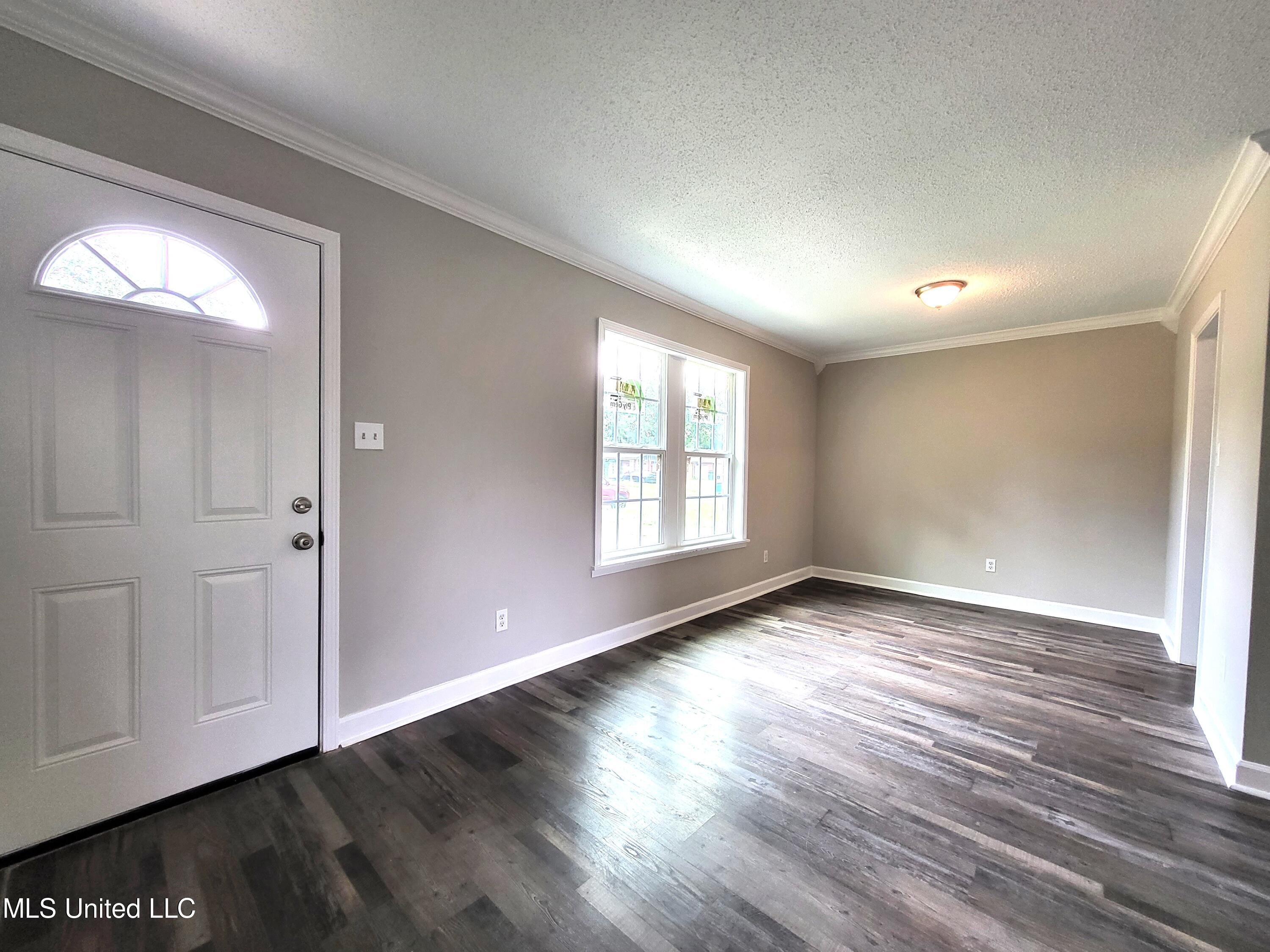 104 Ralph Drive Gulfport, MS 39503 - Photo 3 of 22 20220906_094142