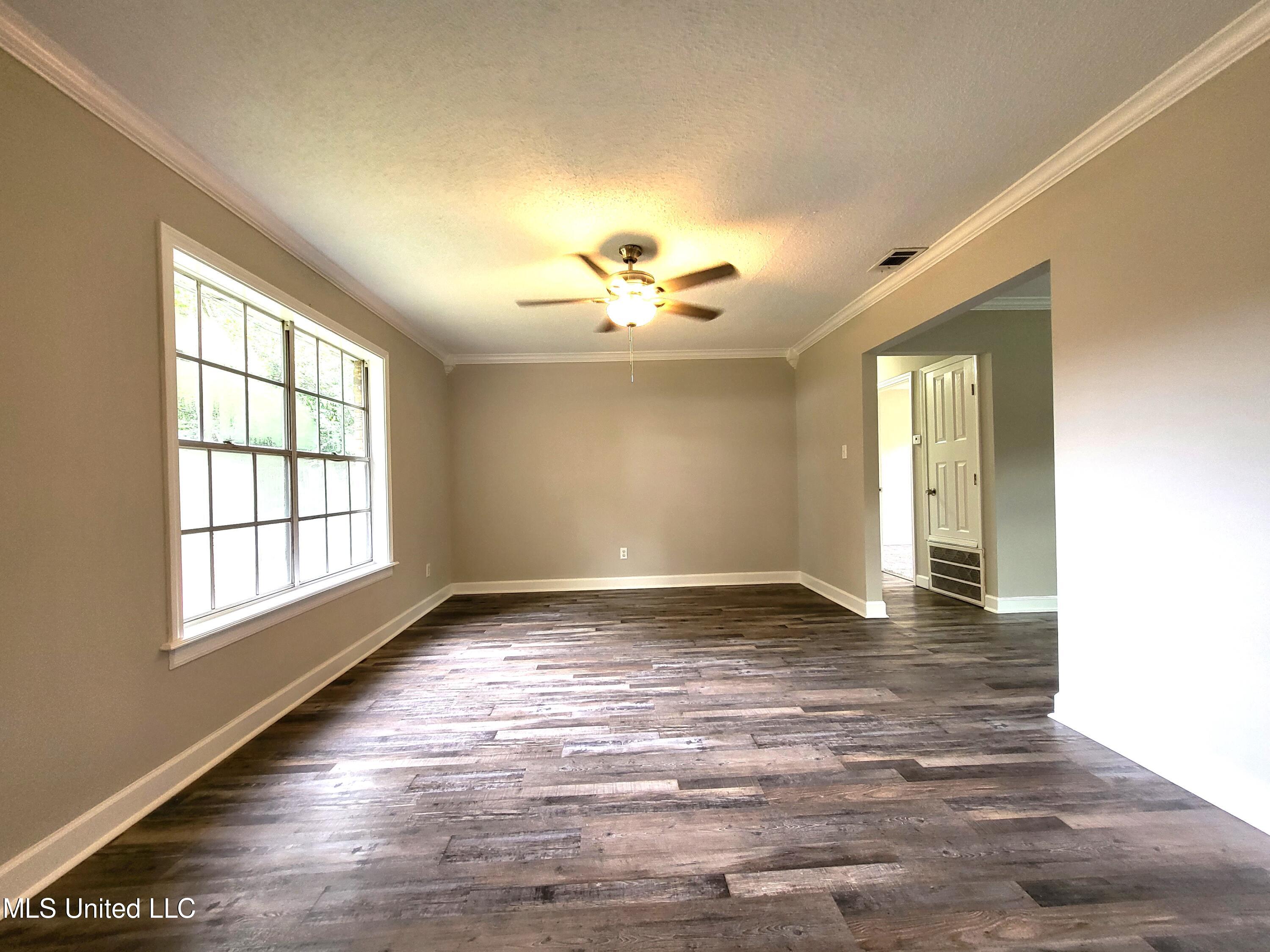 104 Ralph Drive Gulfport, MS 39503 - Photo 6 of 22 20220906_093940