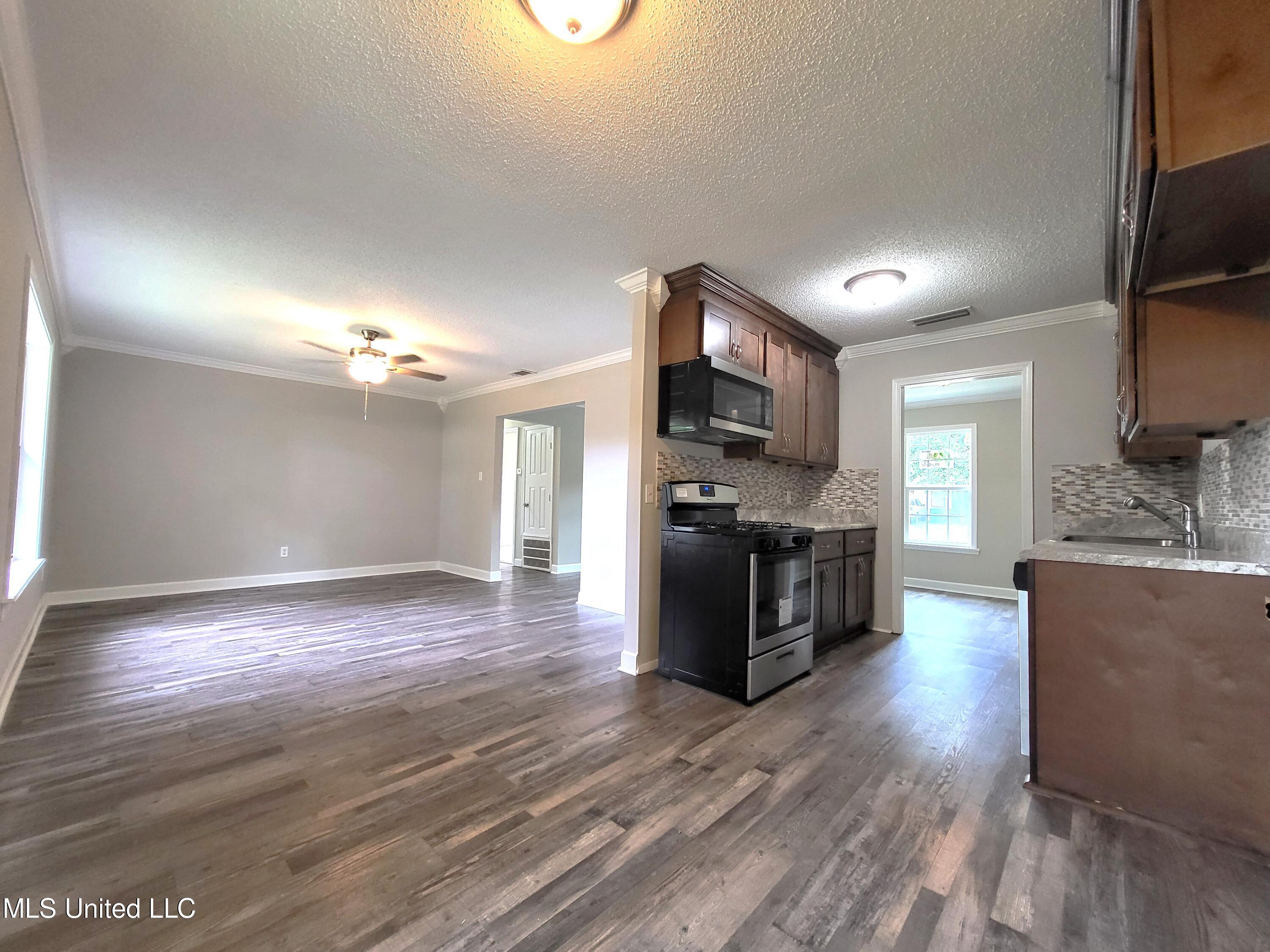 104 Ralph Drive Gulfport, MS 39503 - Photo 7 of 22 20220906_094006