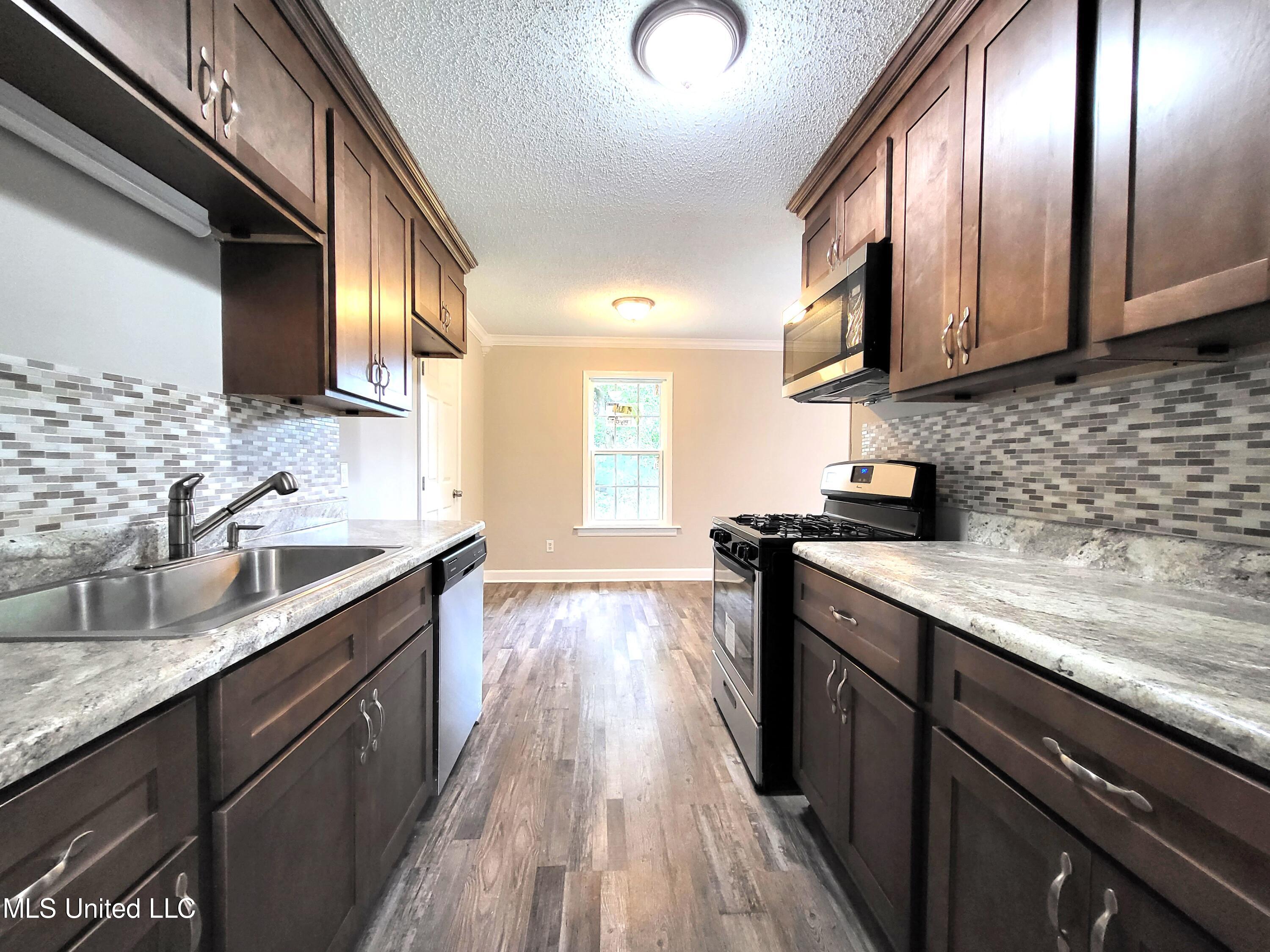 104 Ralph Drive Gulfport, MS 39503 - Photo 10 of 22 20220906_094115