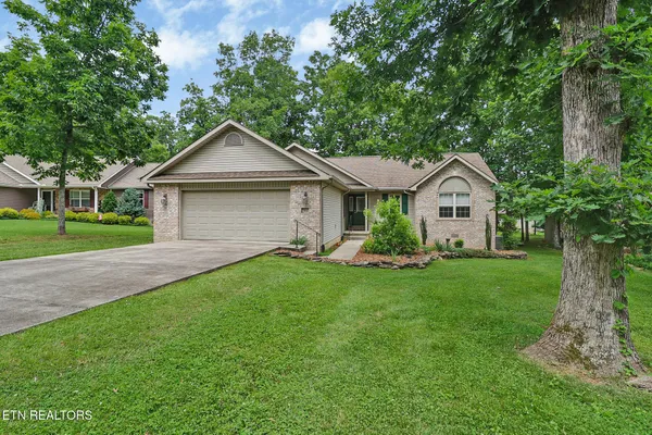 $325,000 | 182 Berkshire Loop, Fairfield Glade, TN 38558