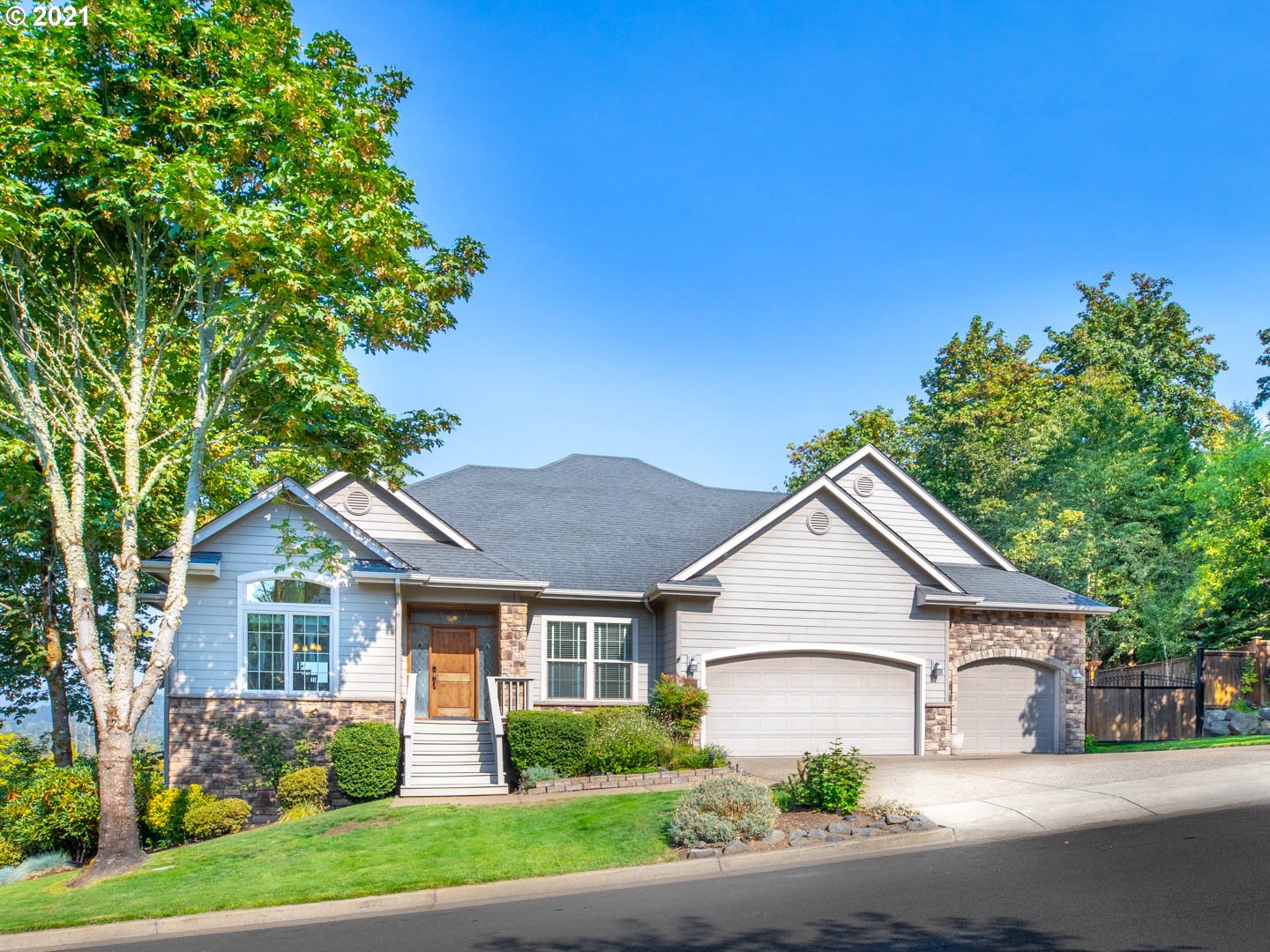 6310 Fernhill Court Springfield, OR 97478 - Photo 1 of 29 Gallery Image 1