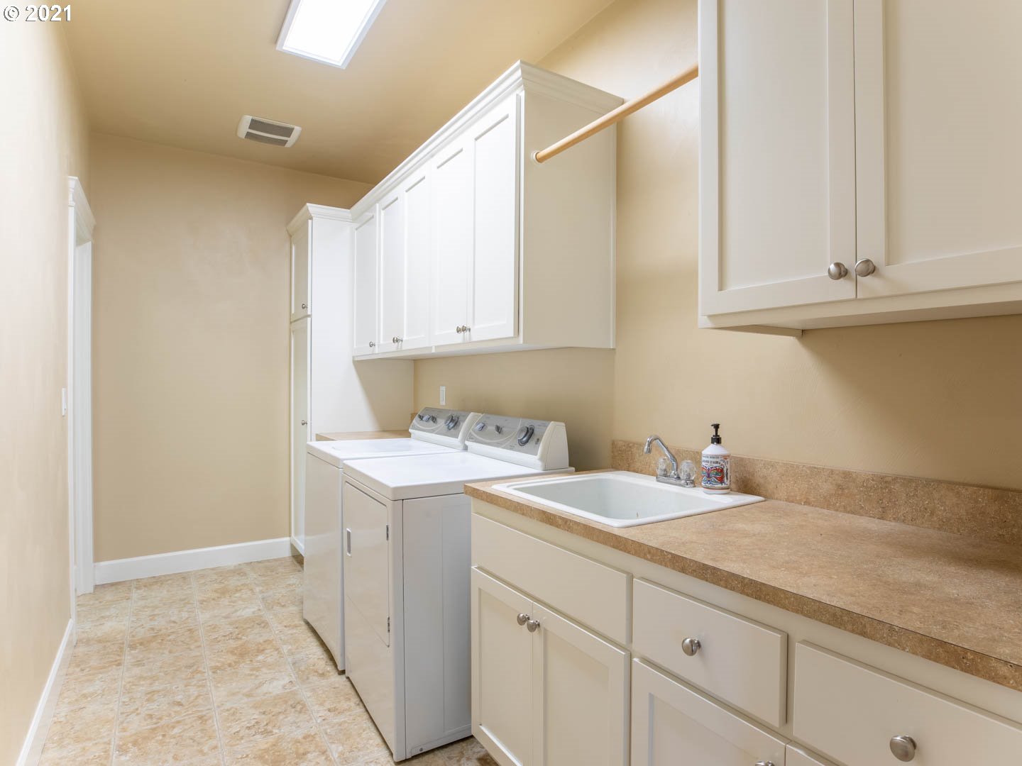 6310 Fernhill Court Springfield, OR 97478 - Photo 22 of 29 Gallery Image 22