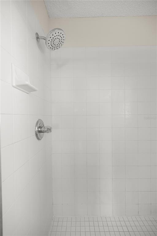 8478 Southwest 61st Terrace Road Ocala, FL 34476 - Photo 27 of 39 a close view of a shower in the bathroom
