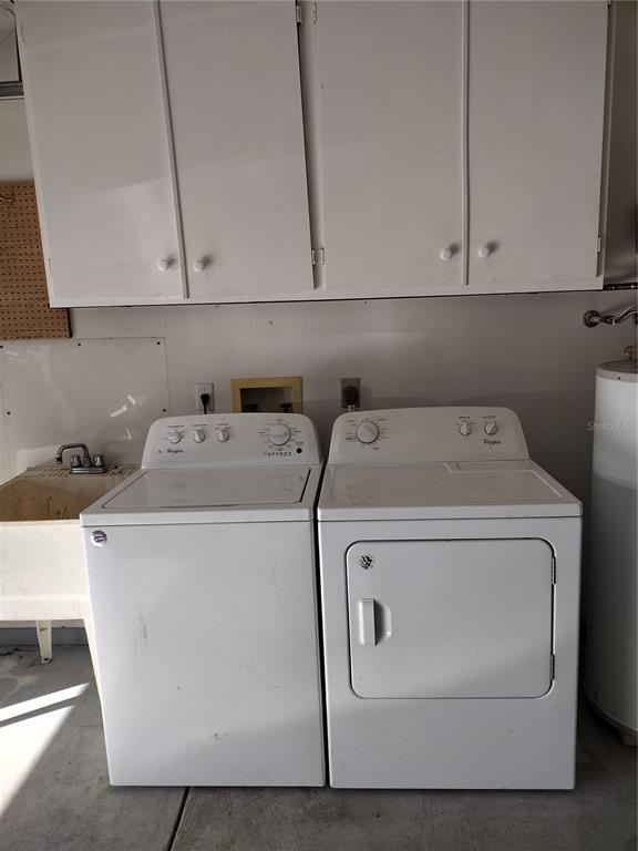 8478 Southwest 61st Terrace Road Ocala, FL 34476 - Photo 32 of 39 a utility room with dryer and washer