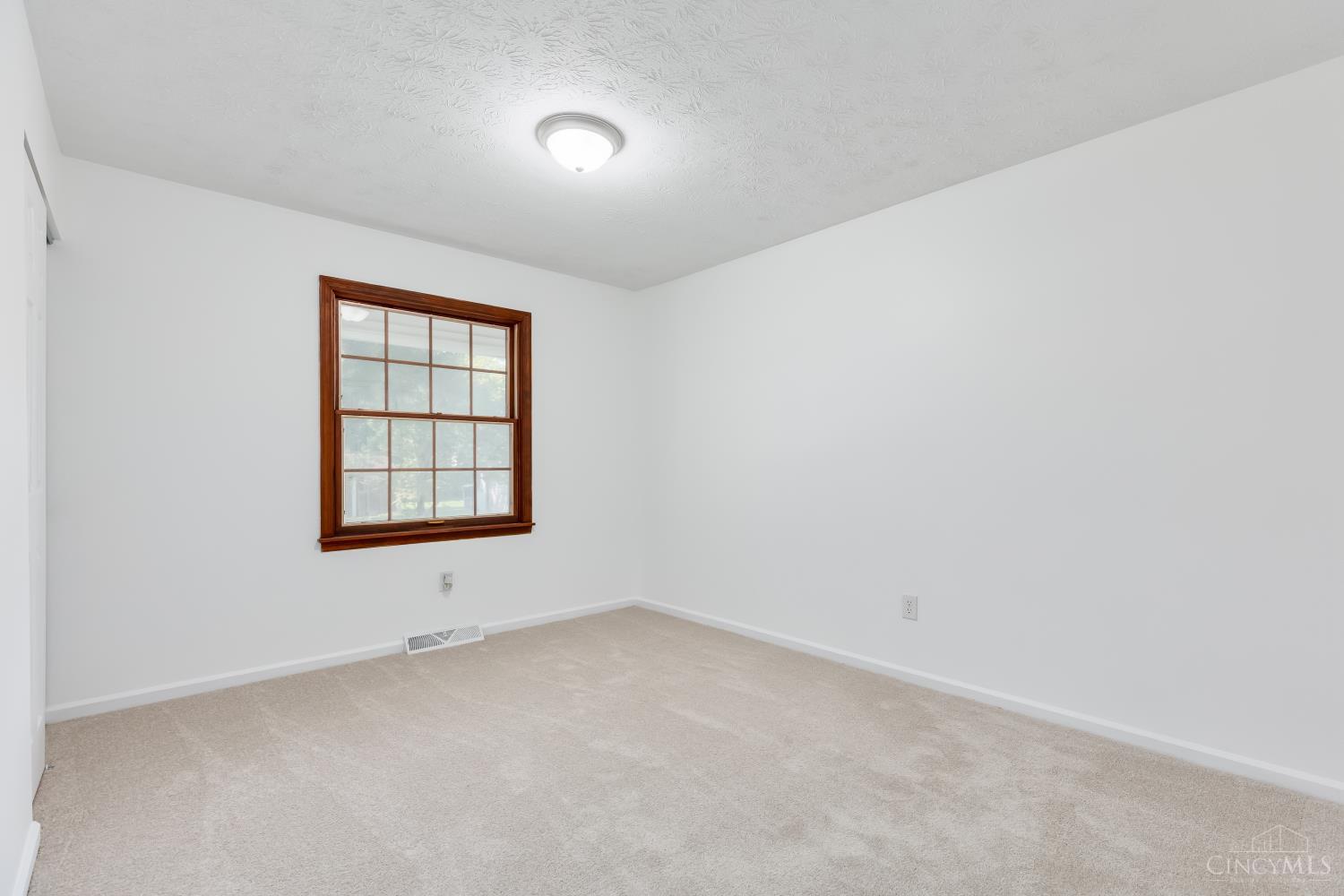 558 Lang Road Cincinnati, OH 45244 - Photo 22 of 49 Gallery Image 22