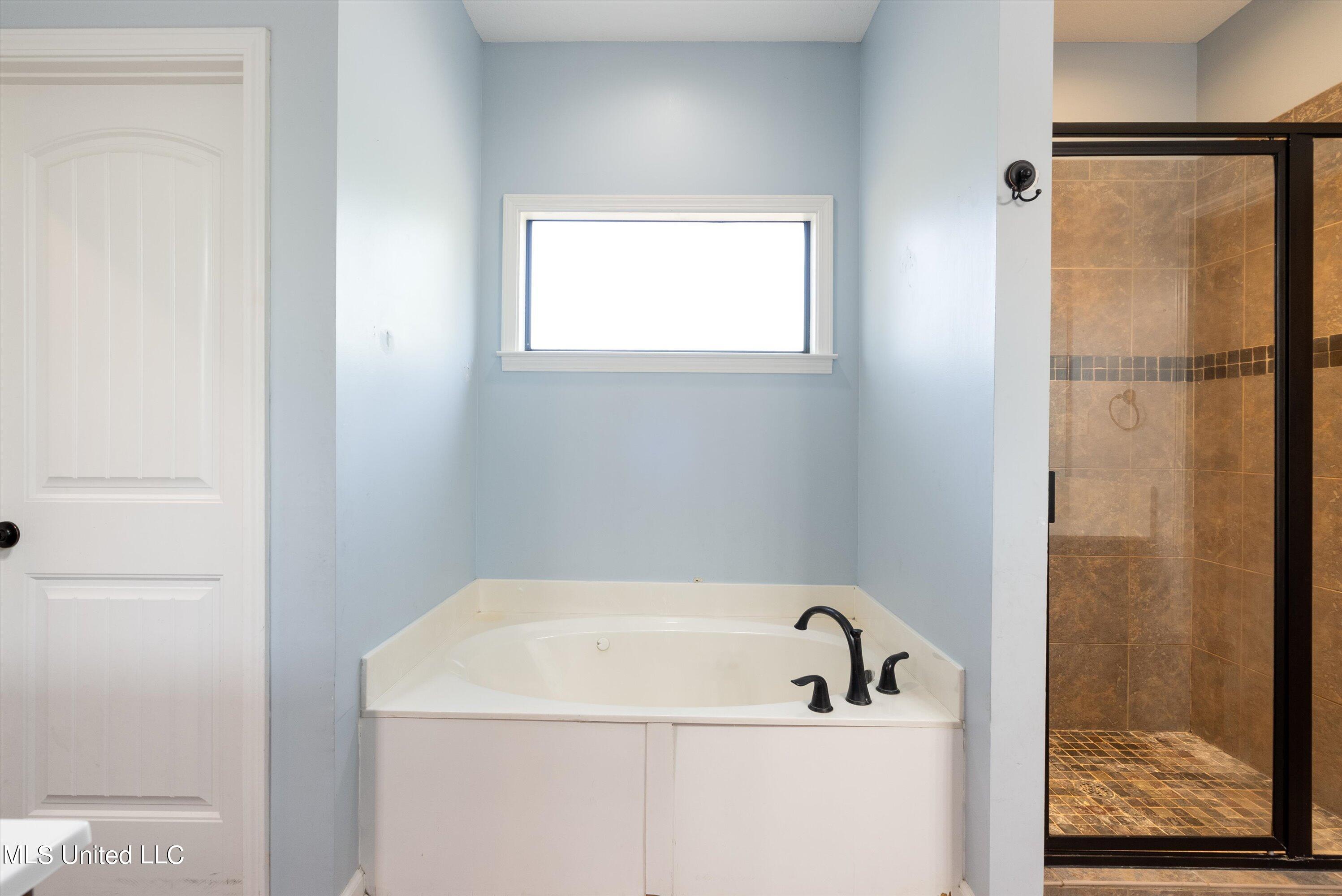 142 Vinson Road Hernando, MS 38632 - Photo 23 of 40 23-Primary Bathroom