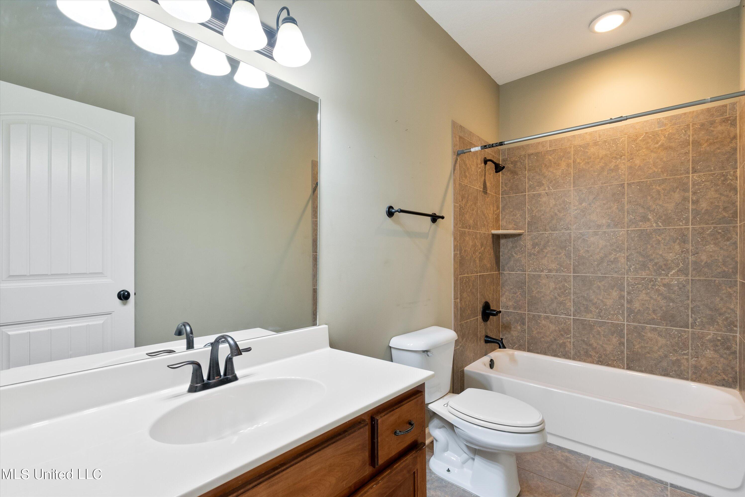 142 Vinson Road Hernando, MS 38632 - Photo 32 of 40 32-Bathroom 2