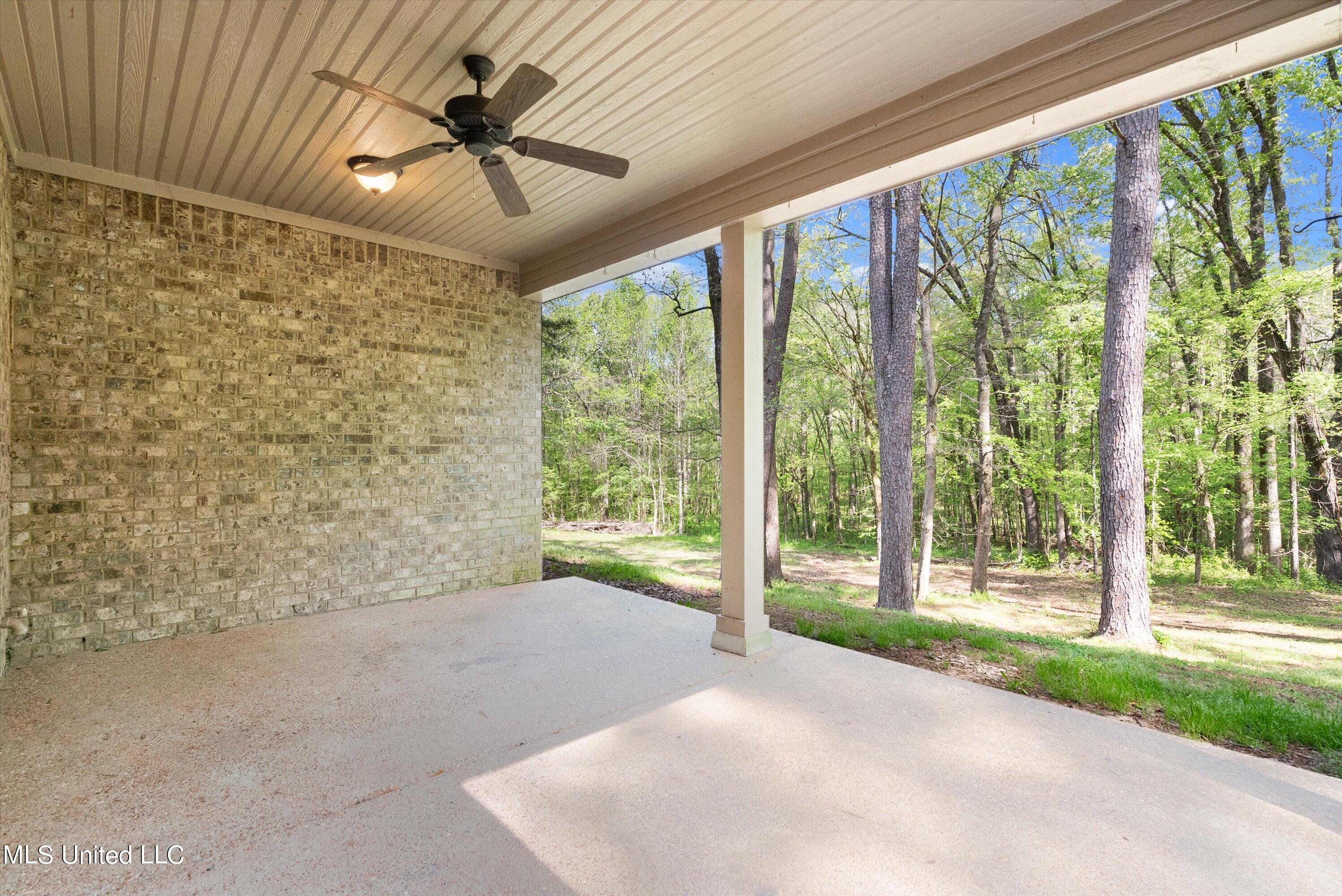 142 Vinson Road Hernando, MS 38632 - Photo 36 of 40 36-Back Porch