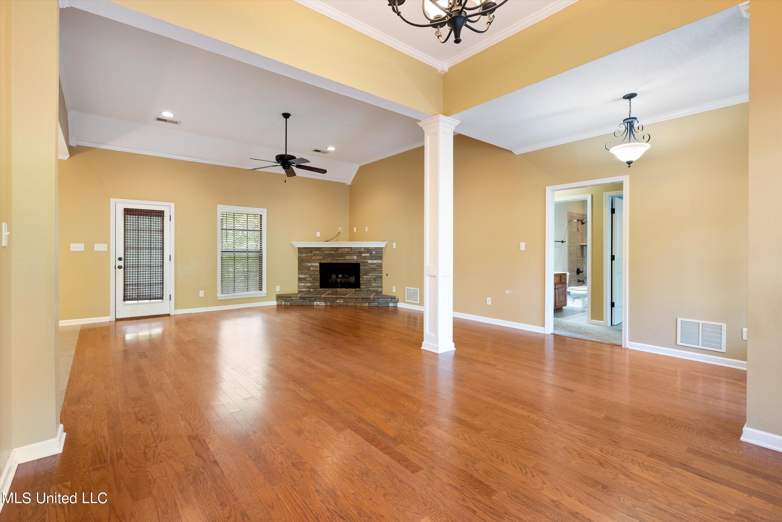 142 Vinson Road Hernando, MS 38632 - Photo 8 of 40 08-Dining Room to Living Room