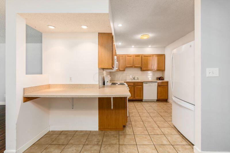 355 Flint Ridge Drive Columbus, OH 43230 - Photo 6 of 23 Kitchen View 1