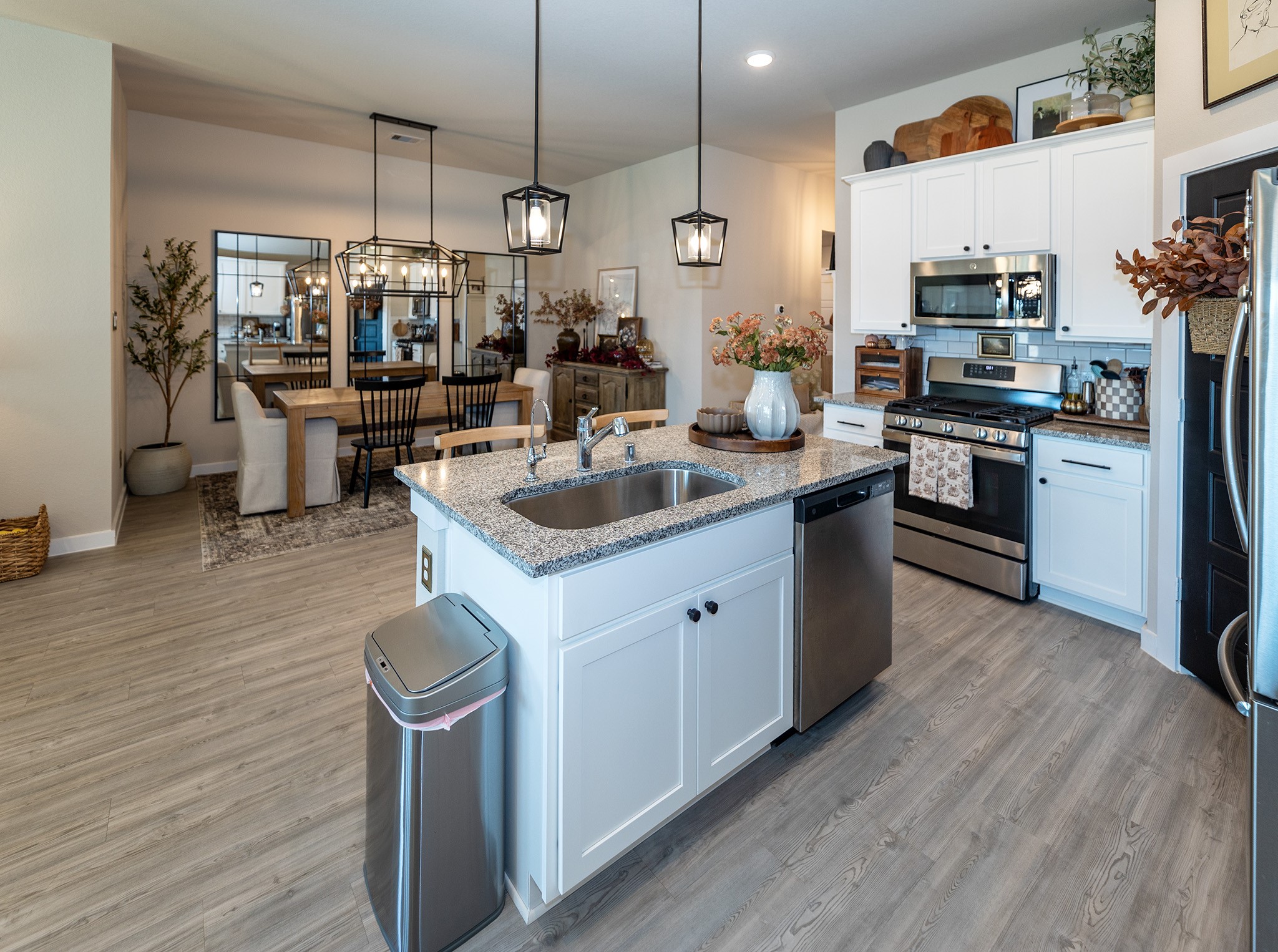 5266 Fleming Street La Marque, TX 77568 - Photo 11 of 31 Seamlessly connected kitchen and dining area, perfect for entertaining.