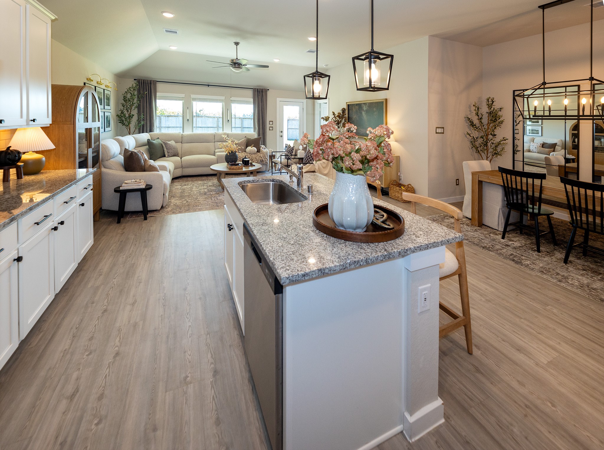 5266 Fleming Street La Marque, TX 77568 - Photo 13 of 31 Spacious and inviting, perfect for entertaining guests.