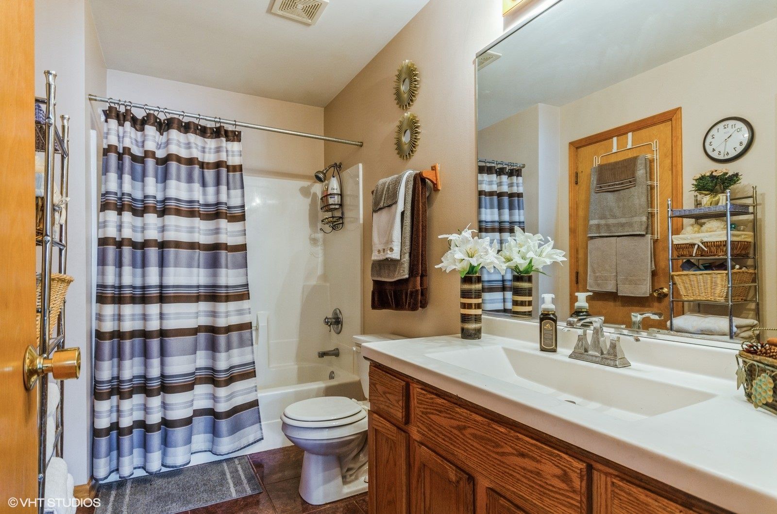 509 Farmview Road University Park, IL 60484 - Photo 18 of 19 a bathroom with a sink toilet and shower