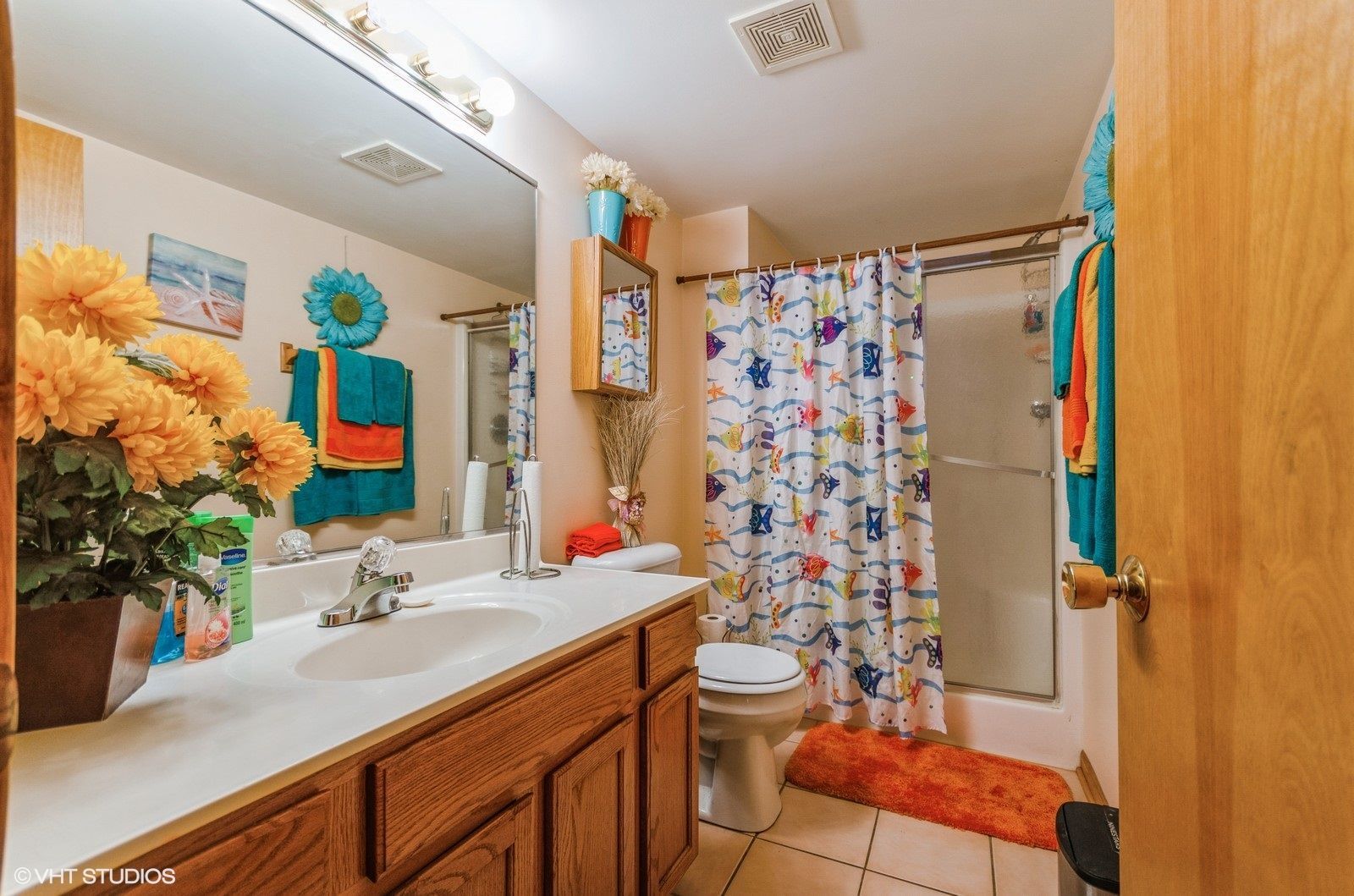 509 Farmview Road University Park, IL 60484 - Photo 19 of 19 a bathroom with a sink toilet and shower
