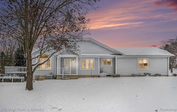 $249,900 | 229 Aberdeen Court, Flushing, MI 48433