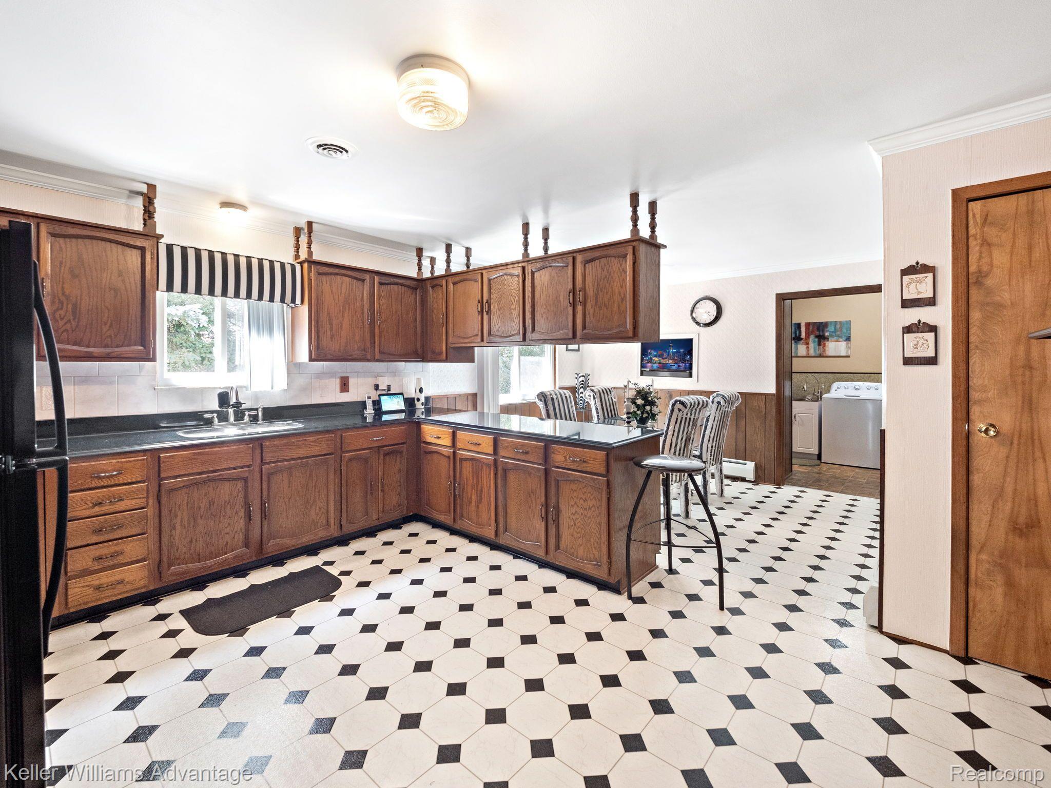 6555 Hivon Road Carleton, MI 48117 - Photo 11 of 38 Gallery Image 11