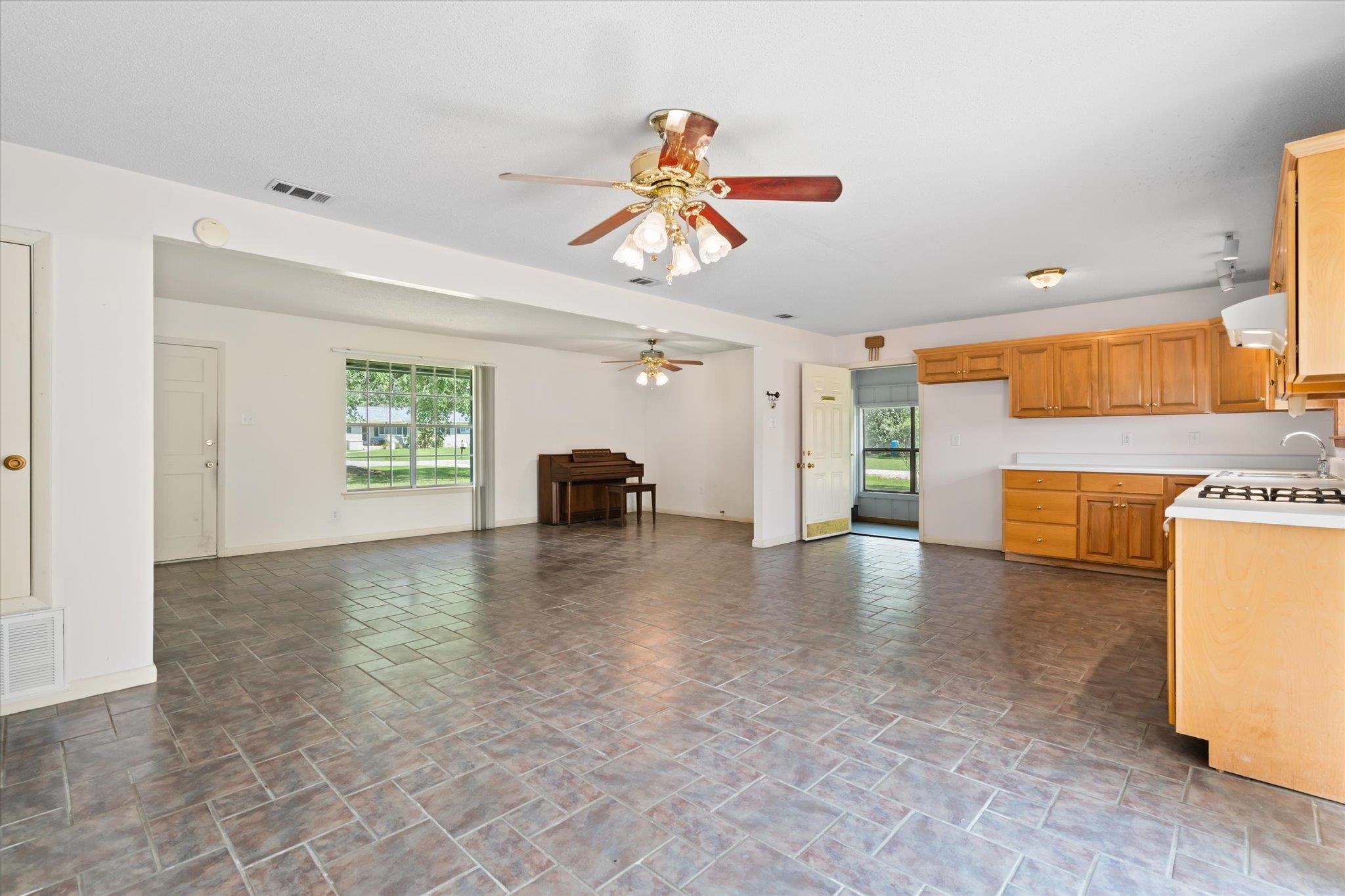 16808 Witt Road Bon Secour, AL 36511 - Photo 4 of 31 Kitchen
